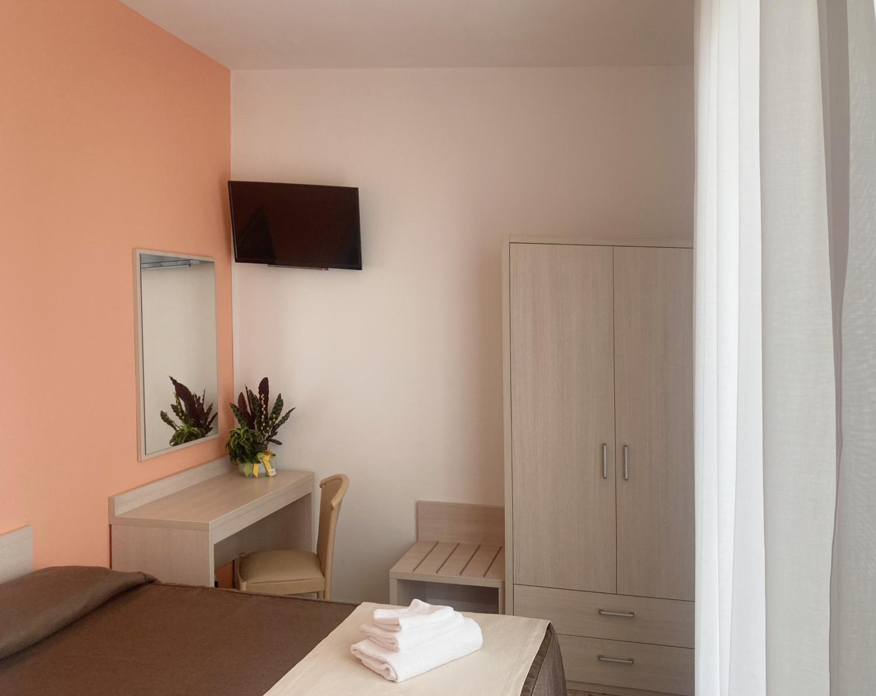 Double or Twin Room with Lake View photo 1