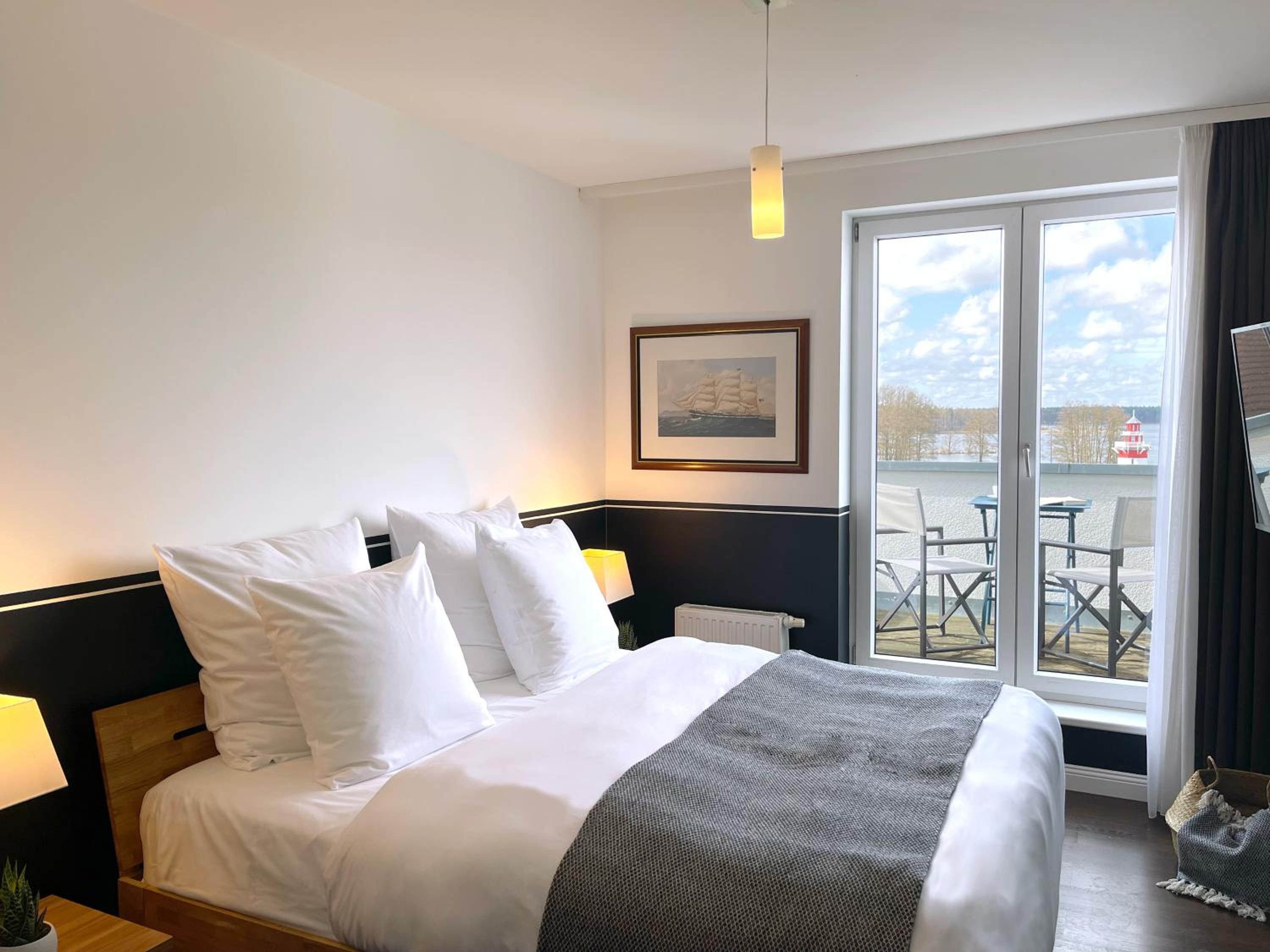 Suite with Lake View - Photo 4