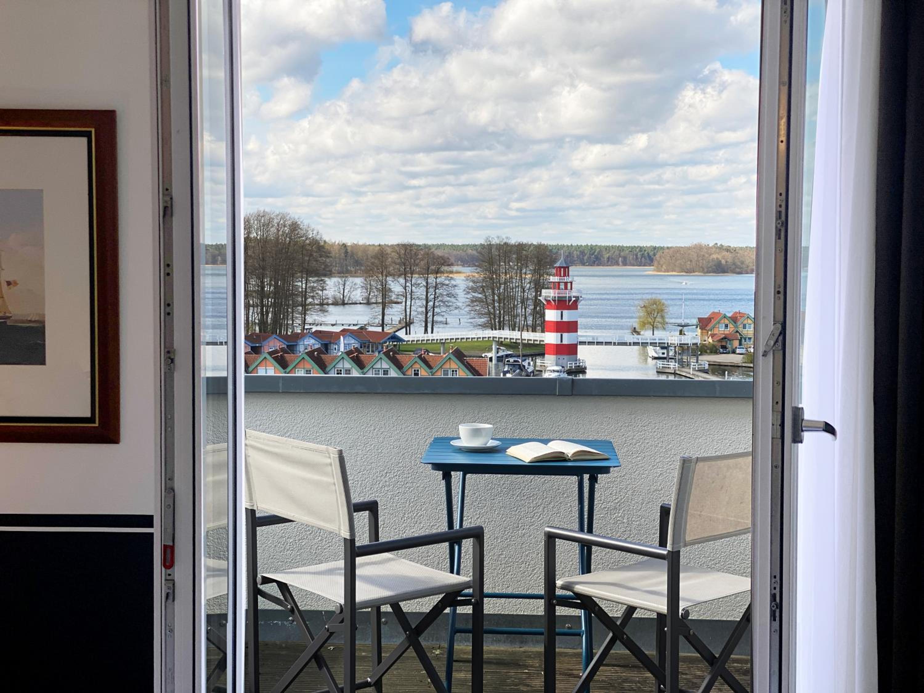 Suite with Lake View - Photo 2