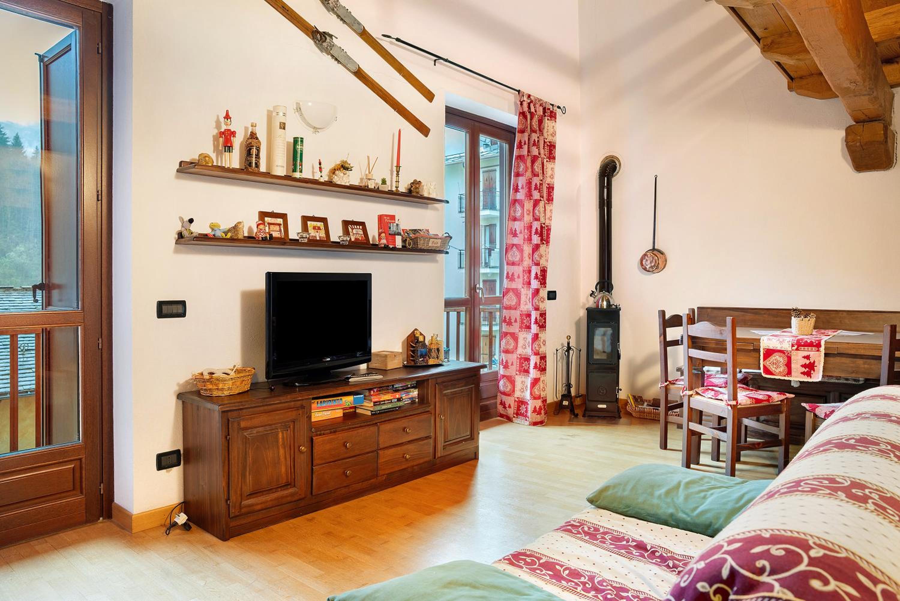 Two-Bedroom Deluxe Apartment with Balcony