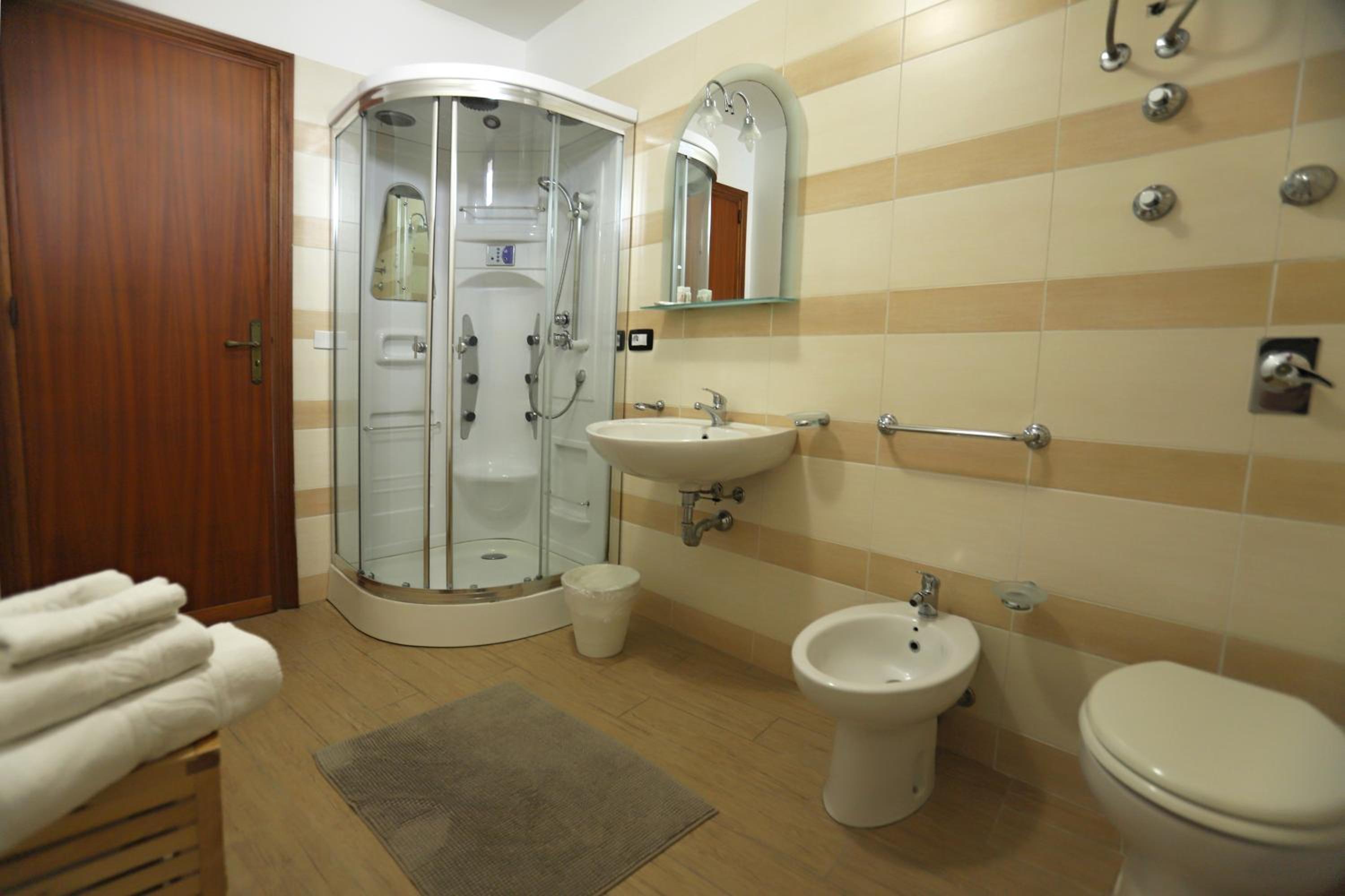 Triple Room - Photo 8