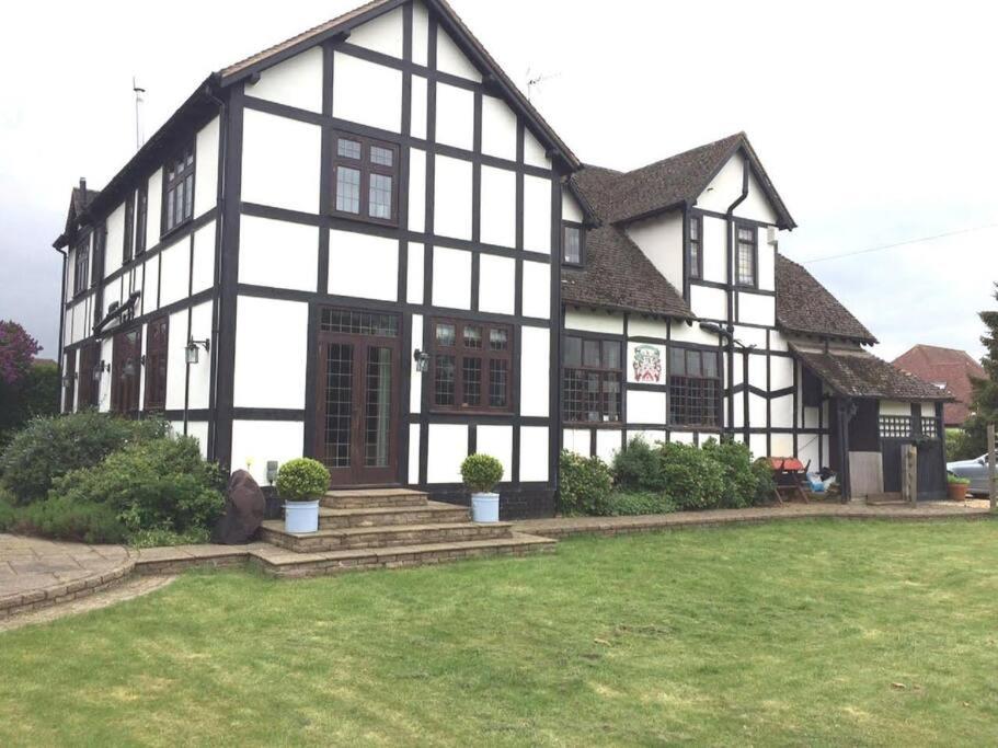 Seven-Bedroom House photo 2