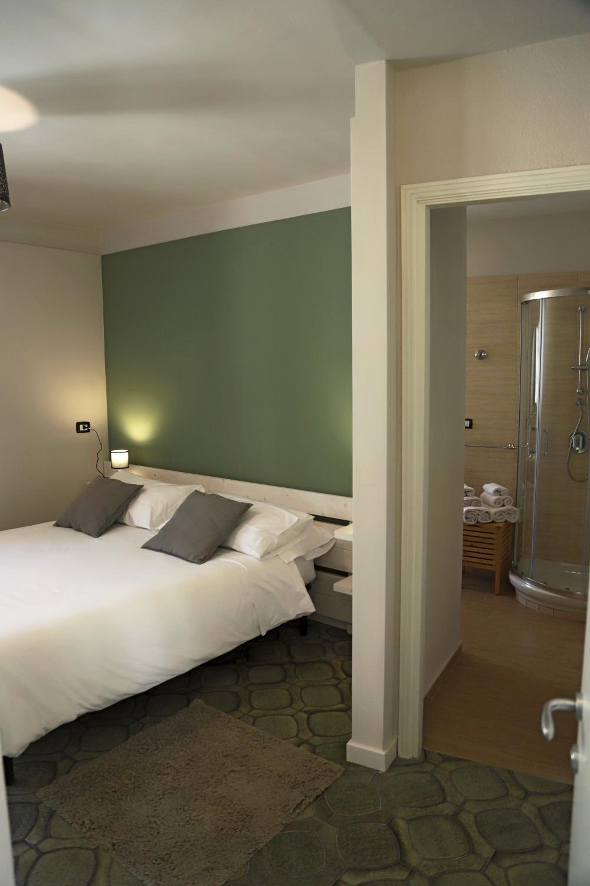 Double Room - Photo 5