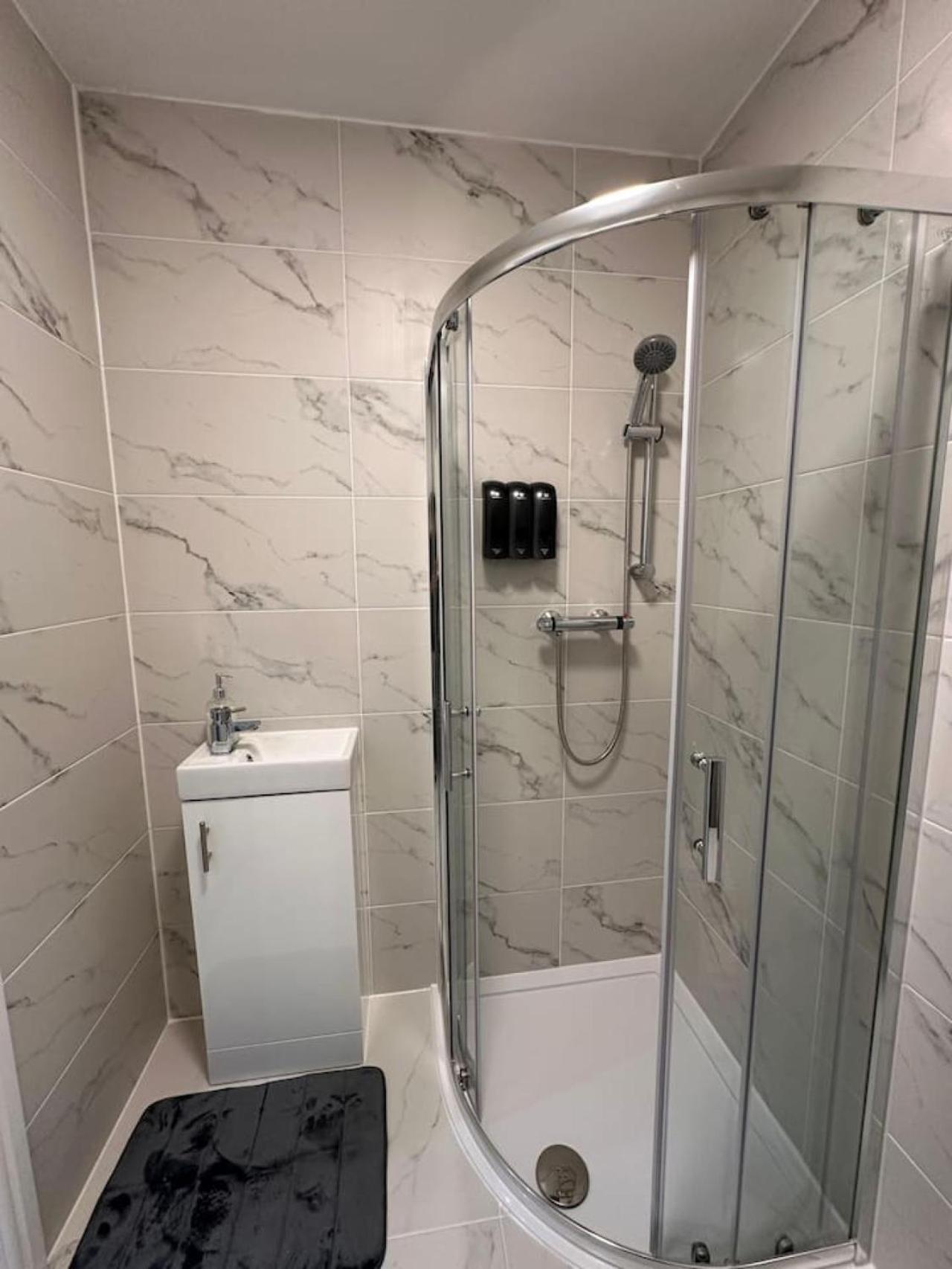 Double Room with Shared Bathroom photo 3