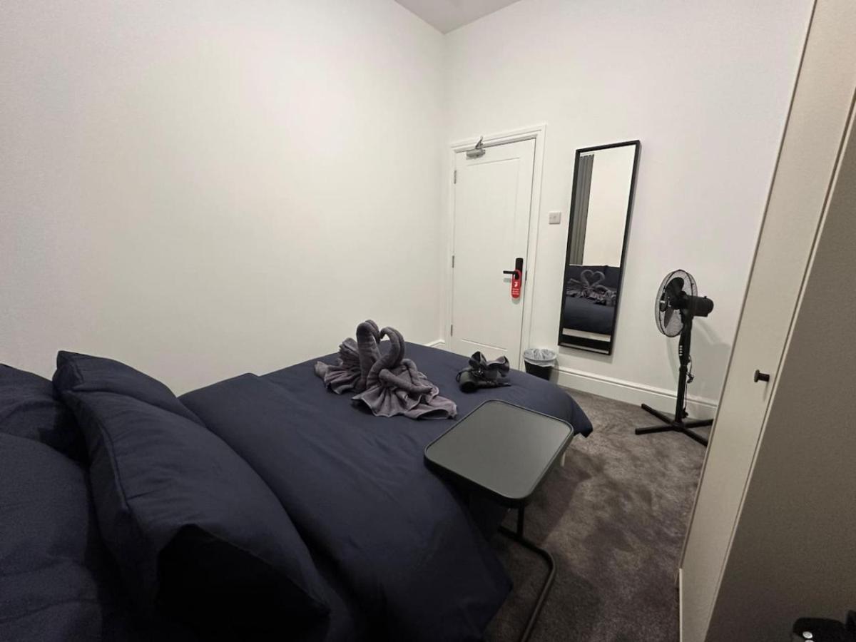 Double Room with Shared Bathroom photo 2
