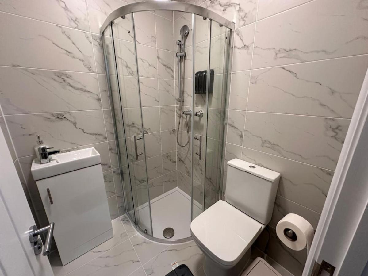 Double Room with Shared Bathroom photo 3
