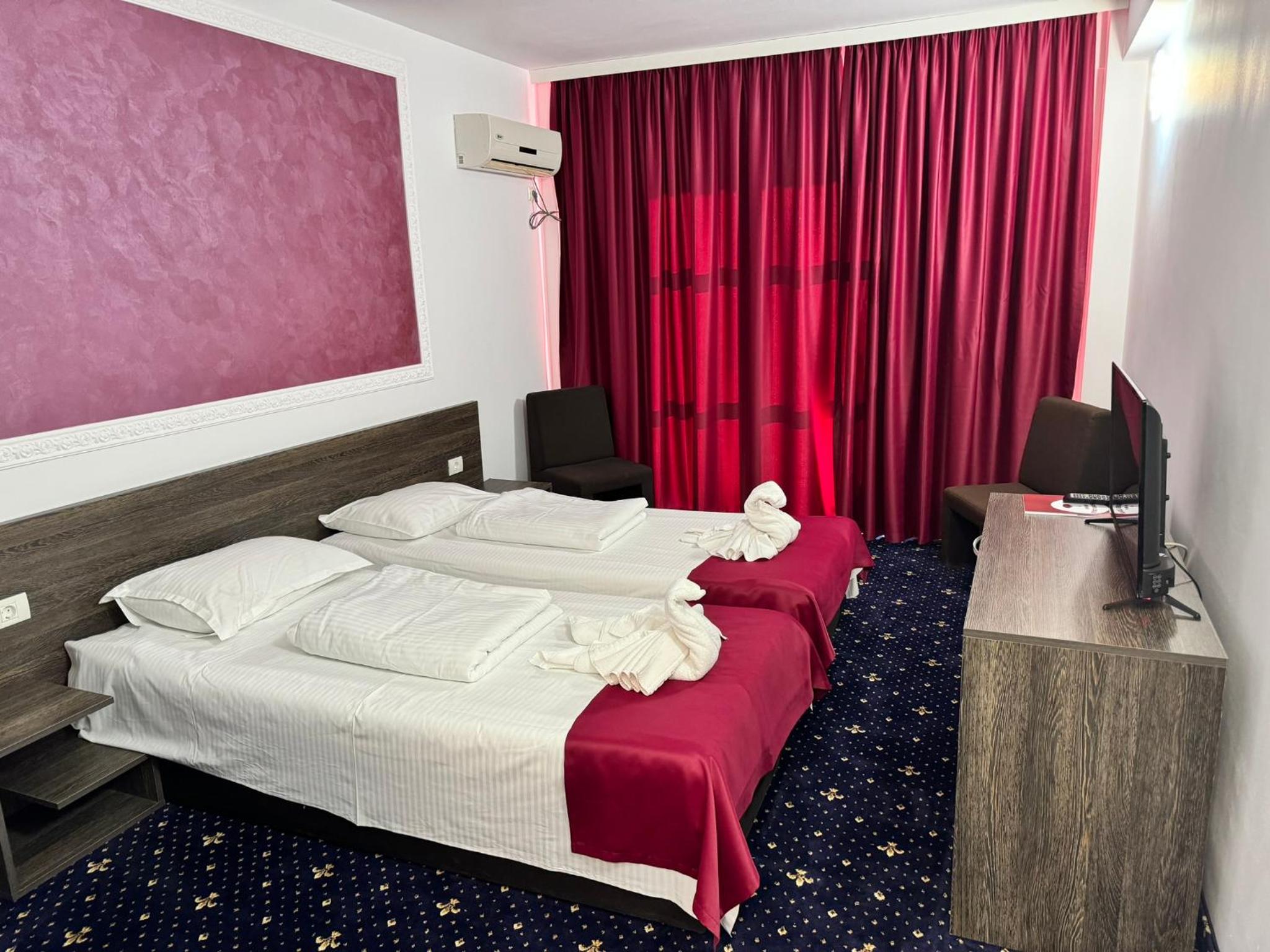 Twin Room - Photo 1