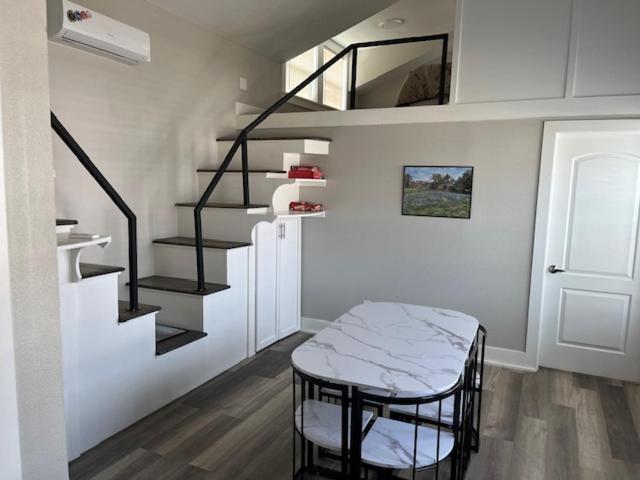 Three-Bedroom House photo 2