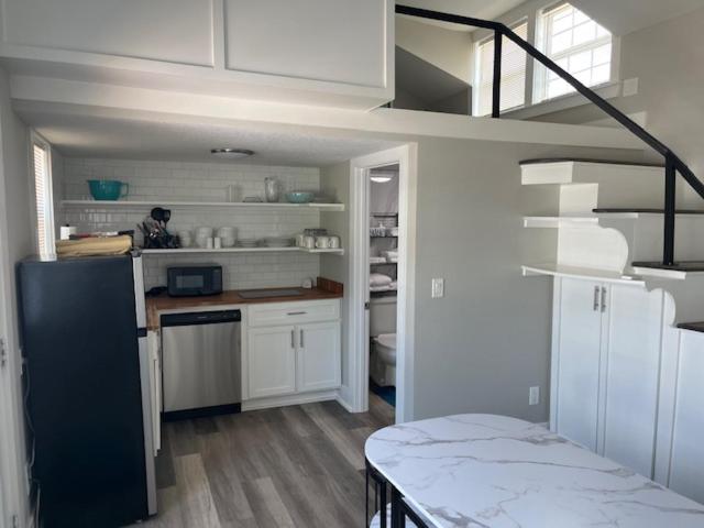 Three-Bedroom House photo 3
