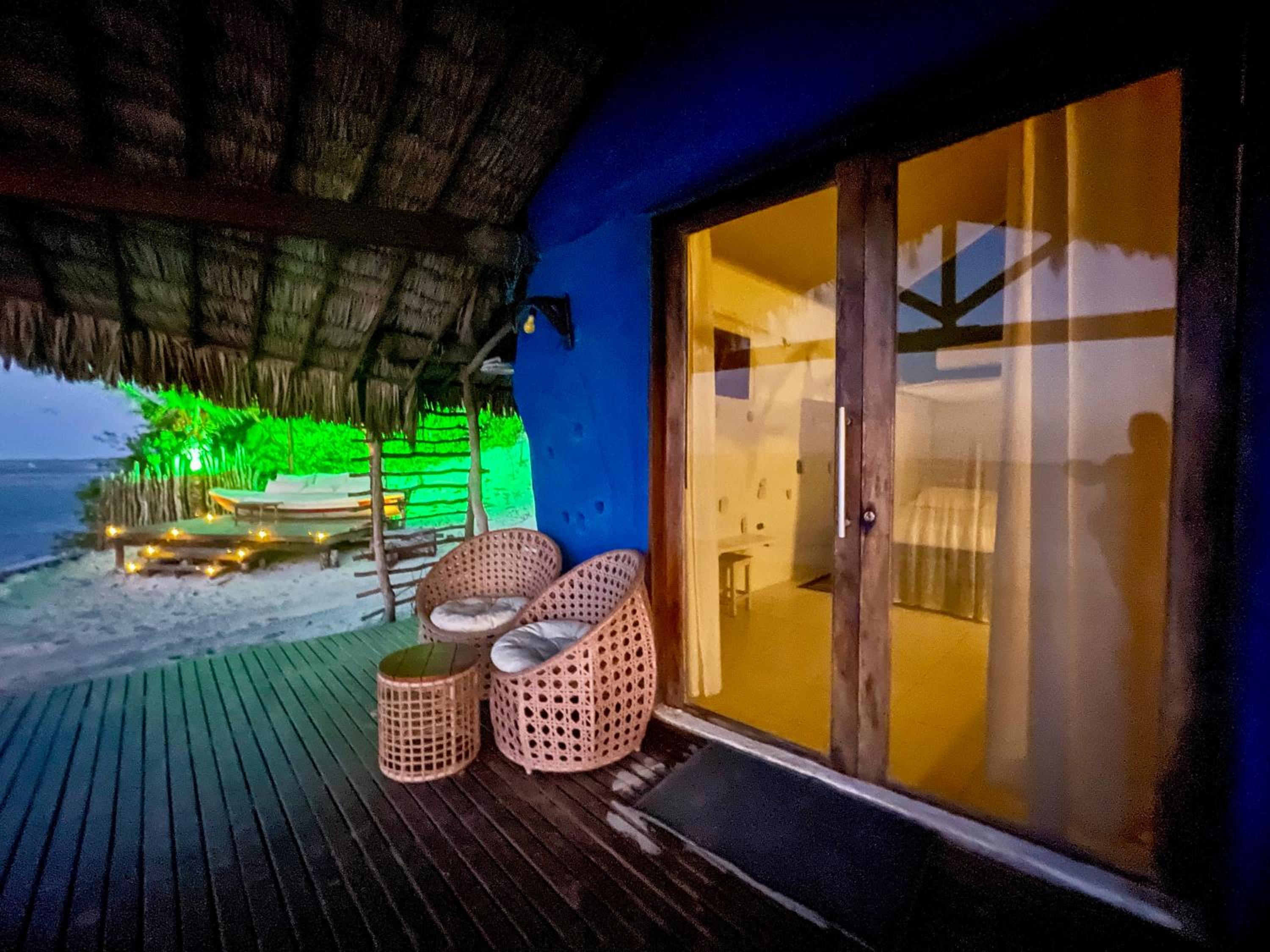 Bungalow - Beach Front - Photo 21