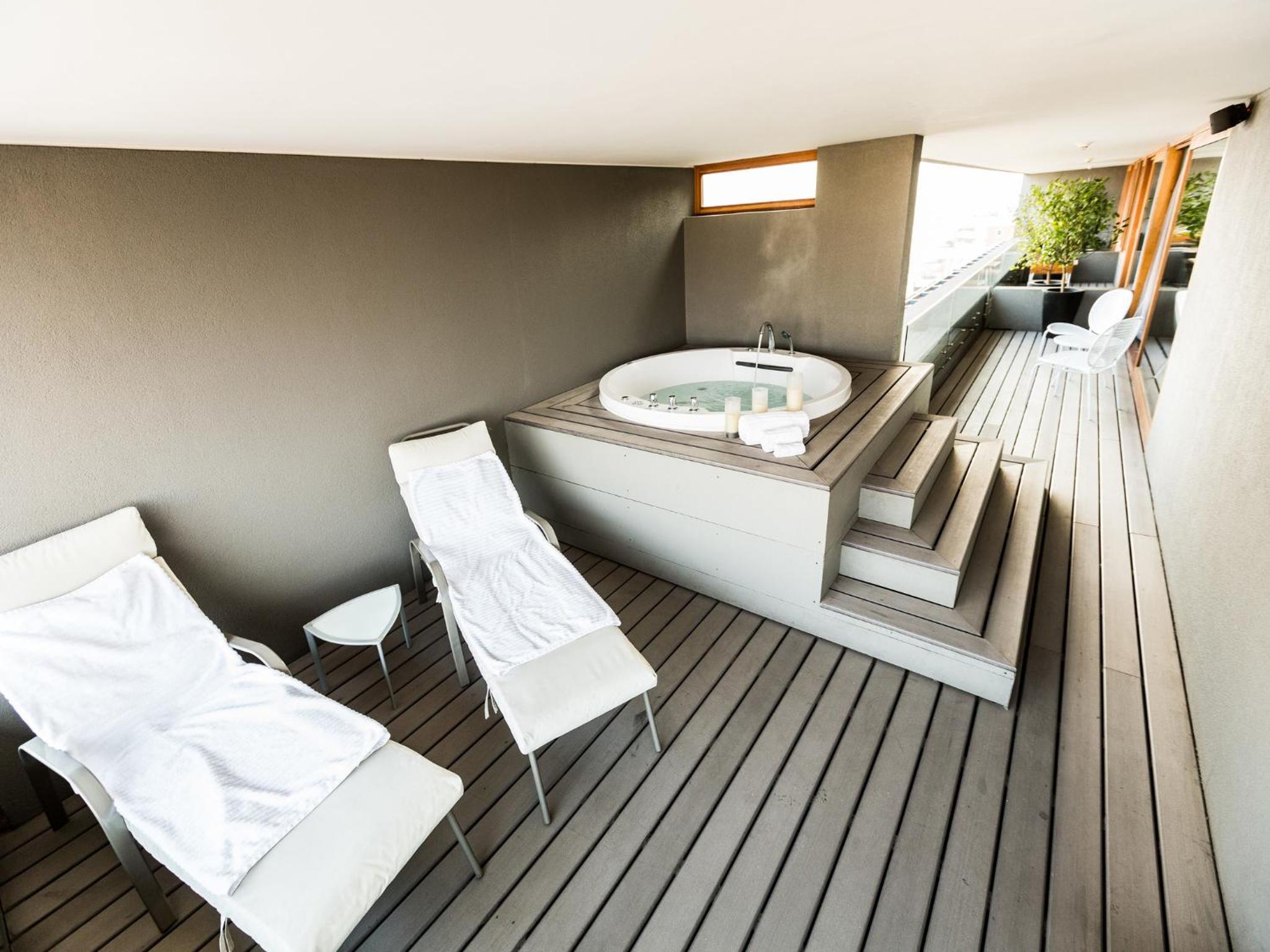 Suite with Hot Tub photo 2