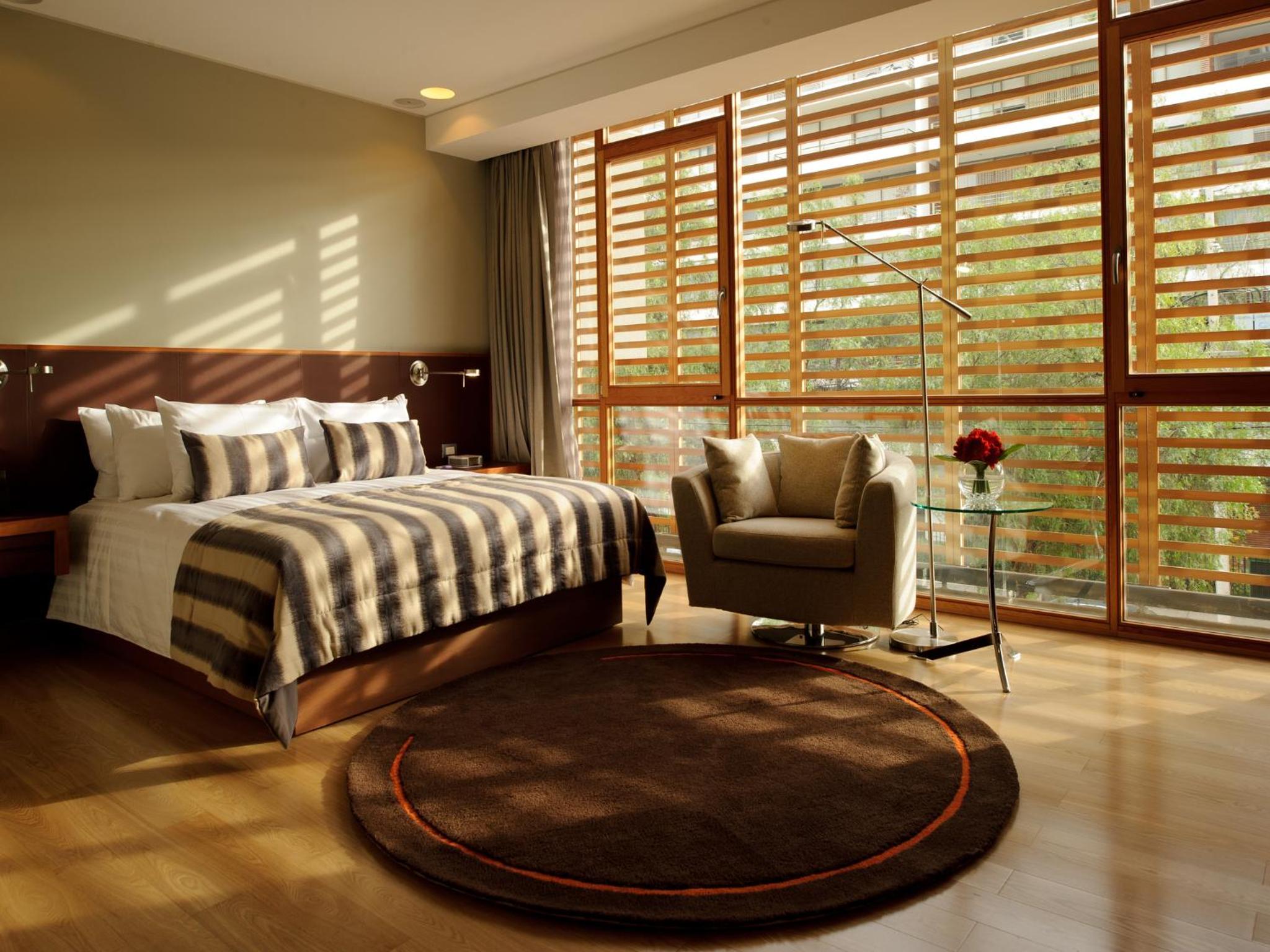 Deluxe King Room - Photo 2