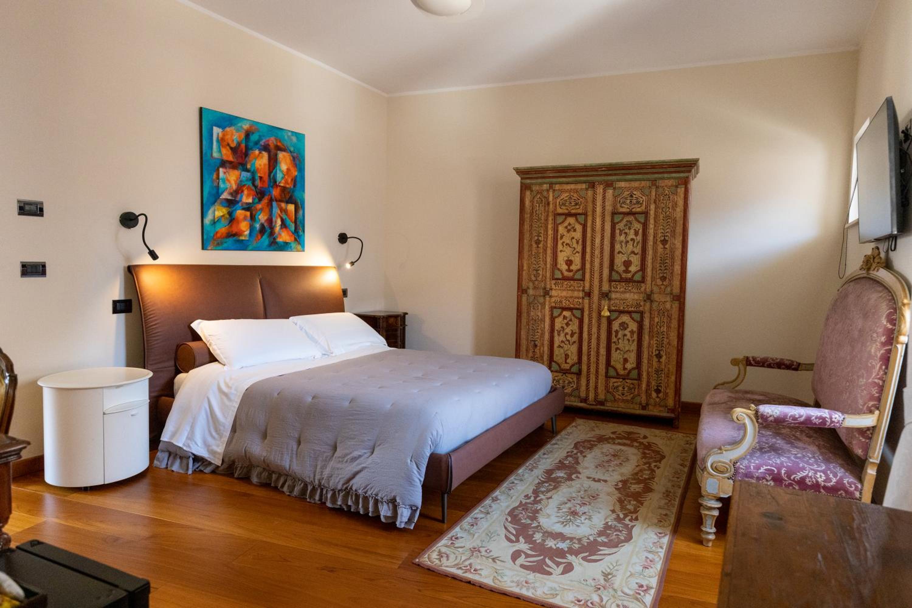 Deluxe King Room photo 1