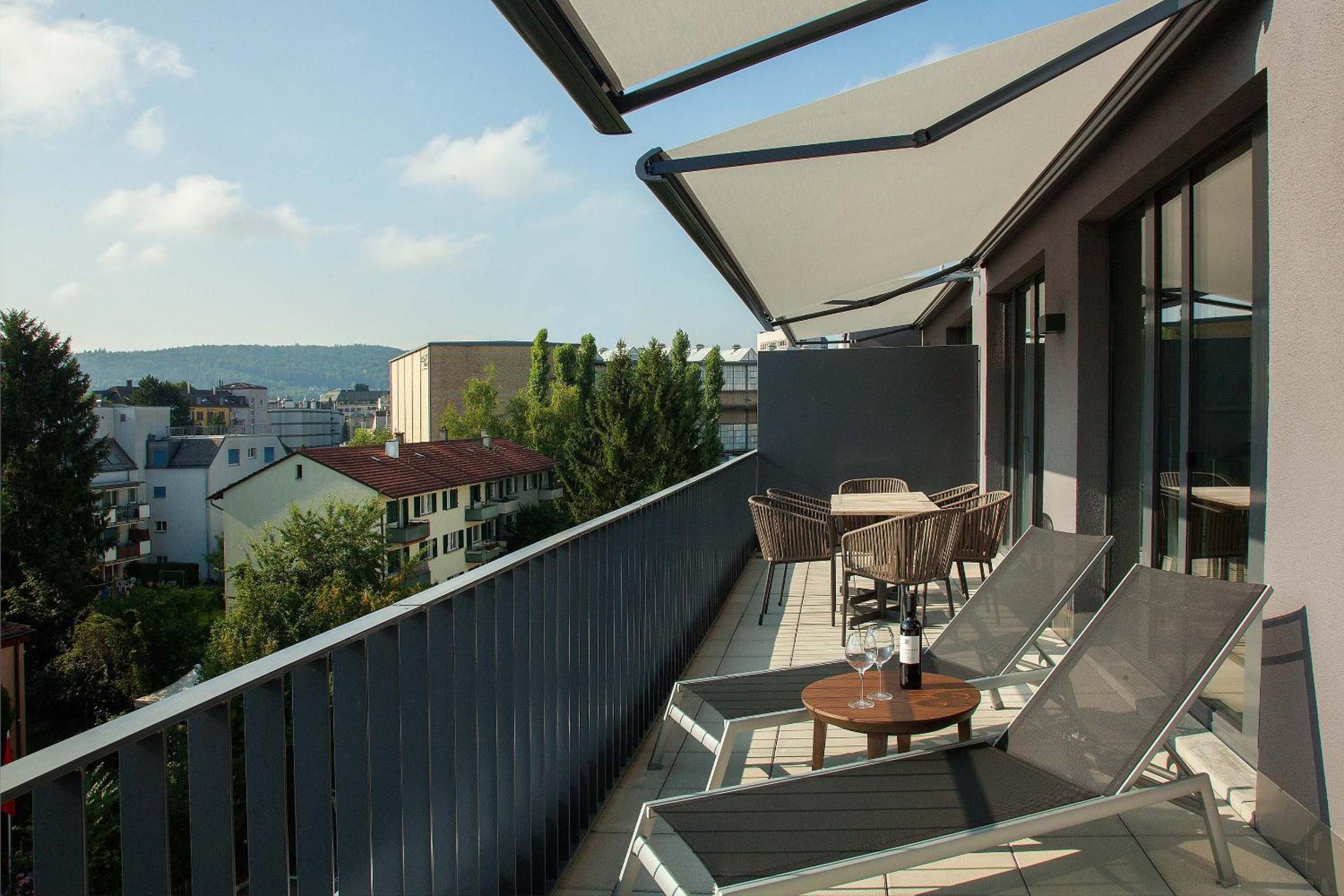 Rooftop Suite with Kitchen thumbnail 5