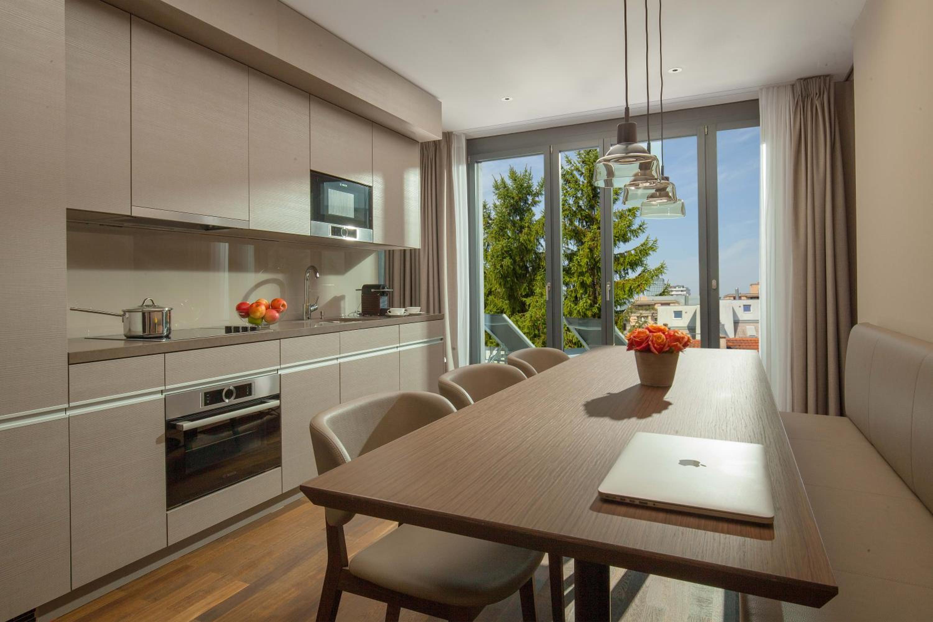 Rooftop Suite with Kitchen thumbnail 6