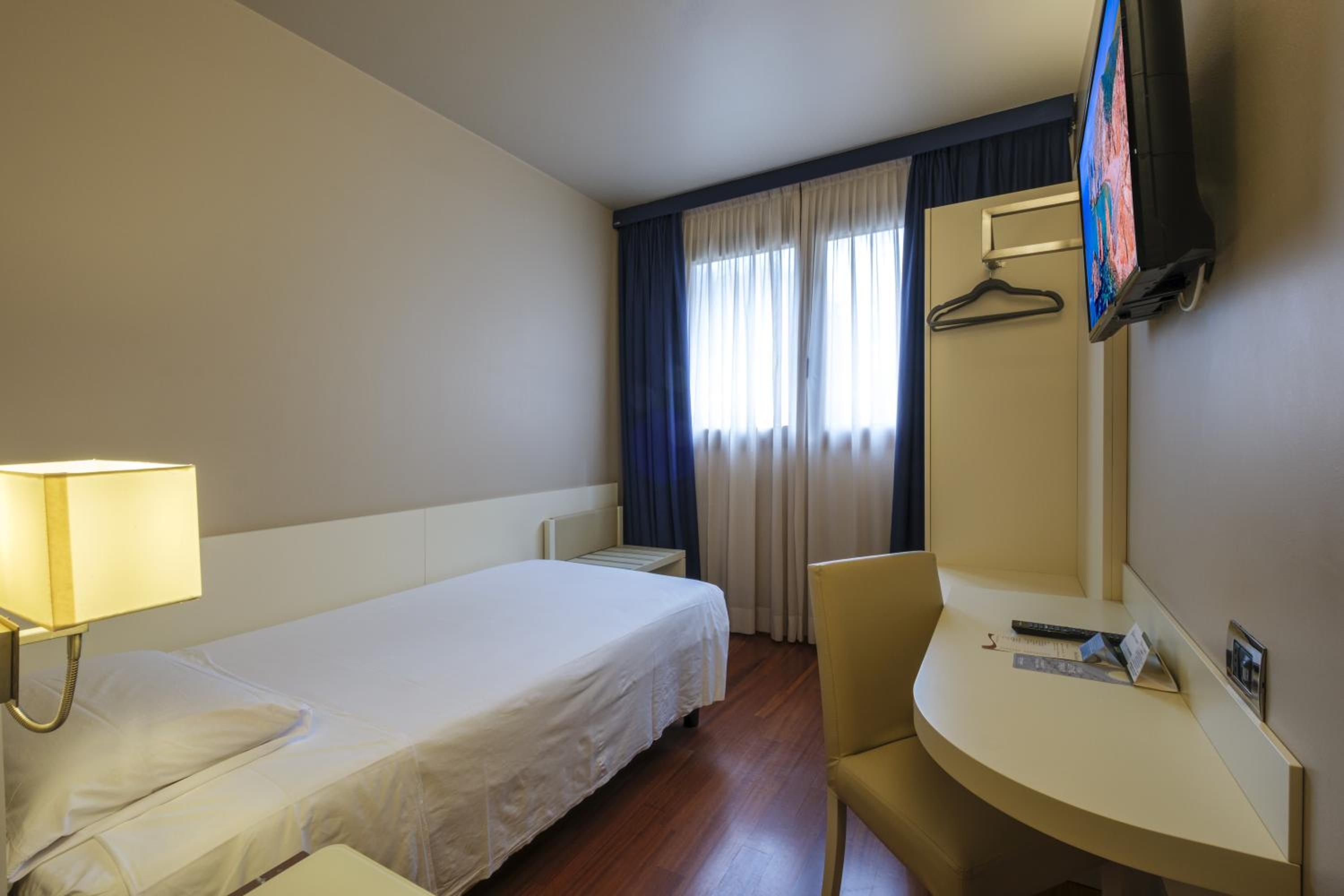Single Room photo 2