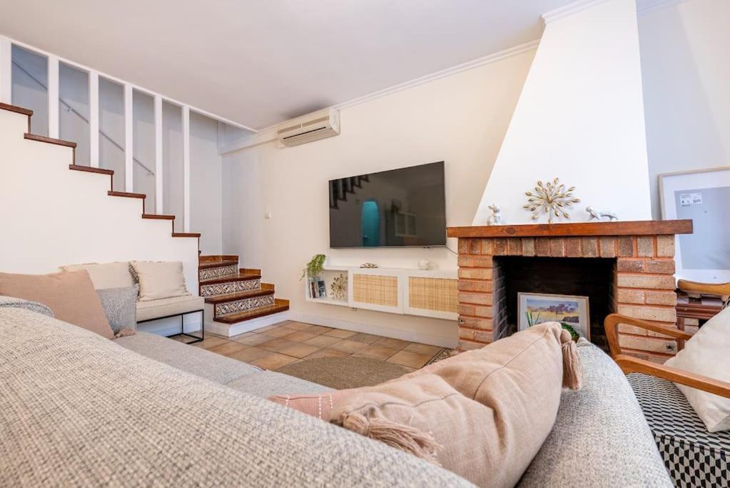 Three-Bedroom House photo 3