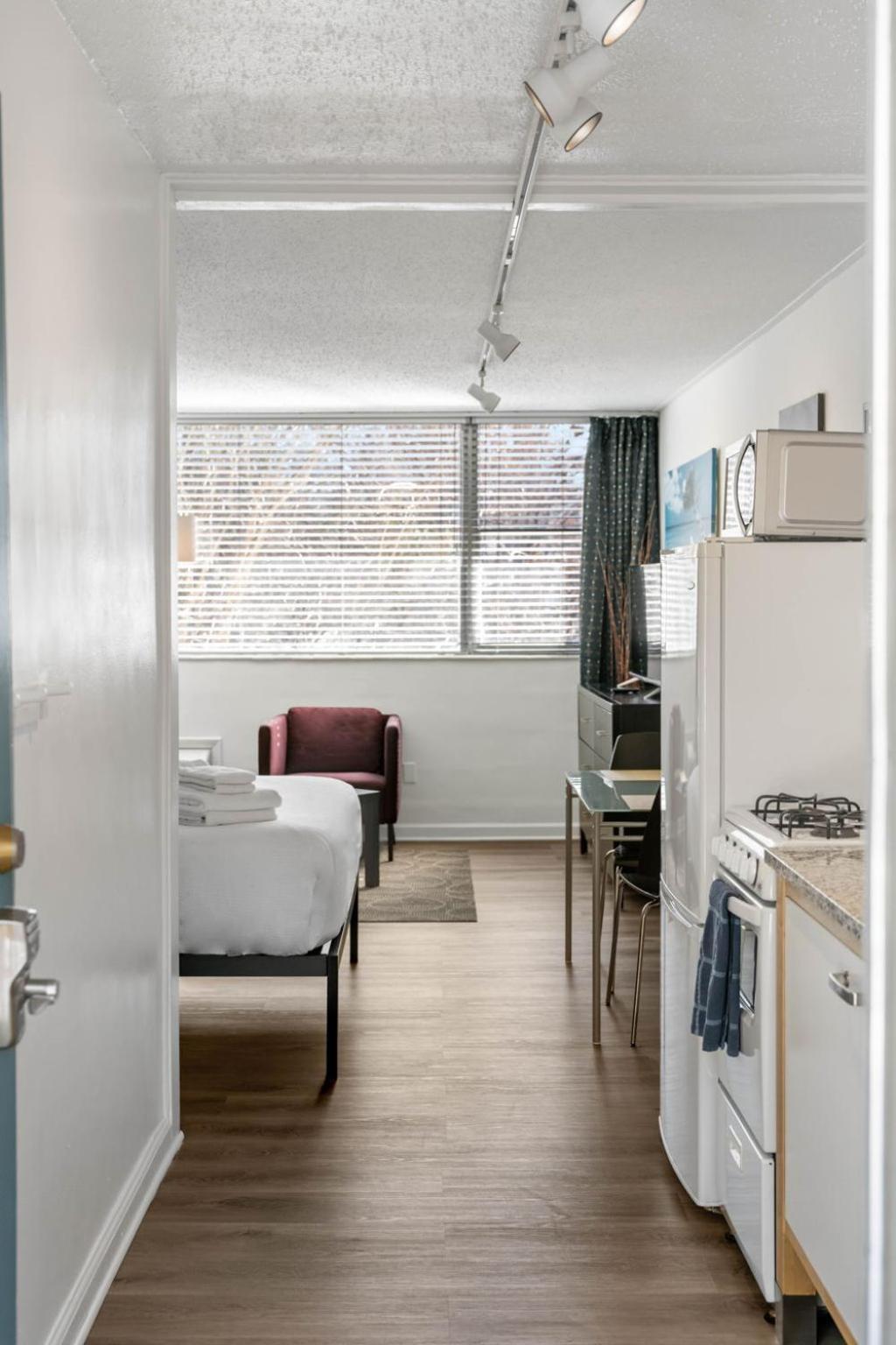 'Cool Classic' Studio Apartment, 47 25th St, 30309 - Photo 21