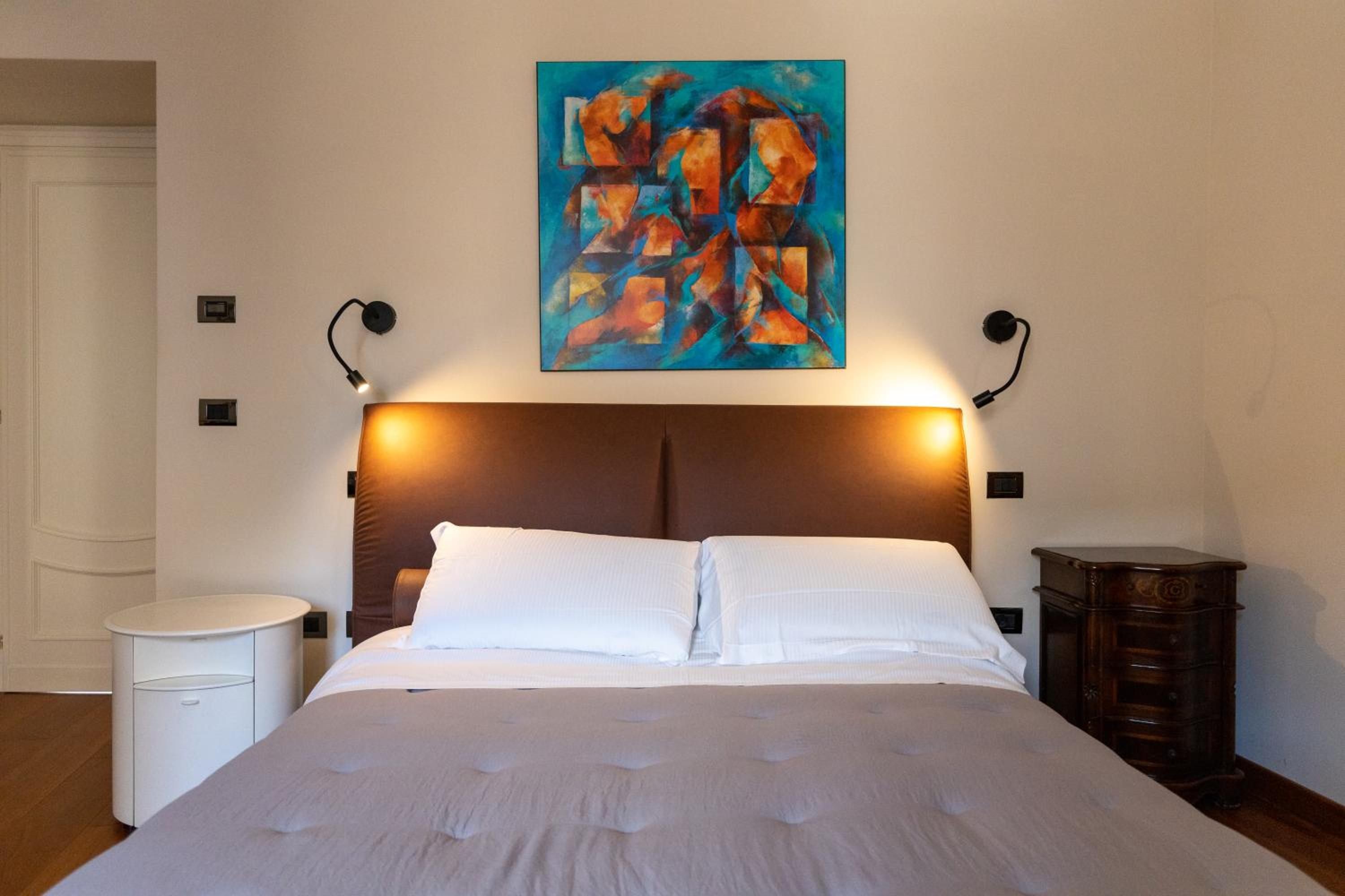 Deluxe King Room photo 2