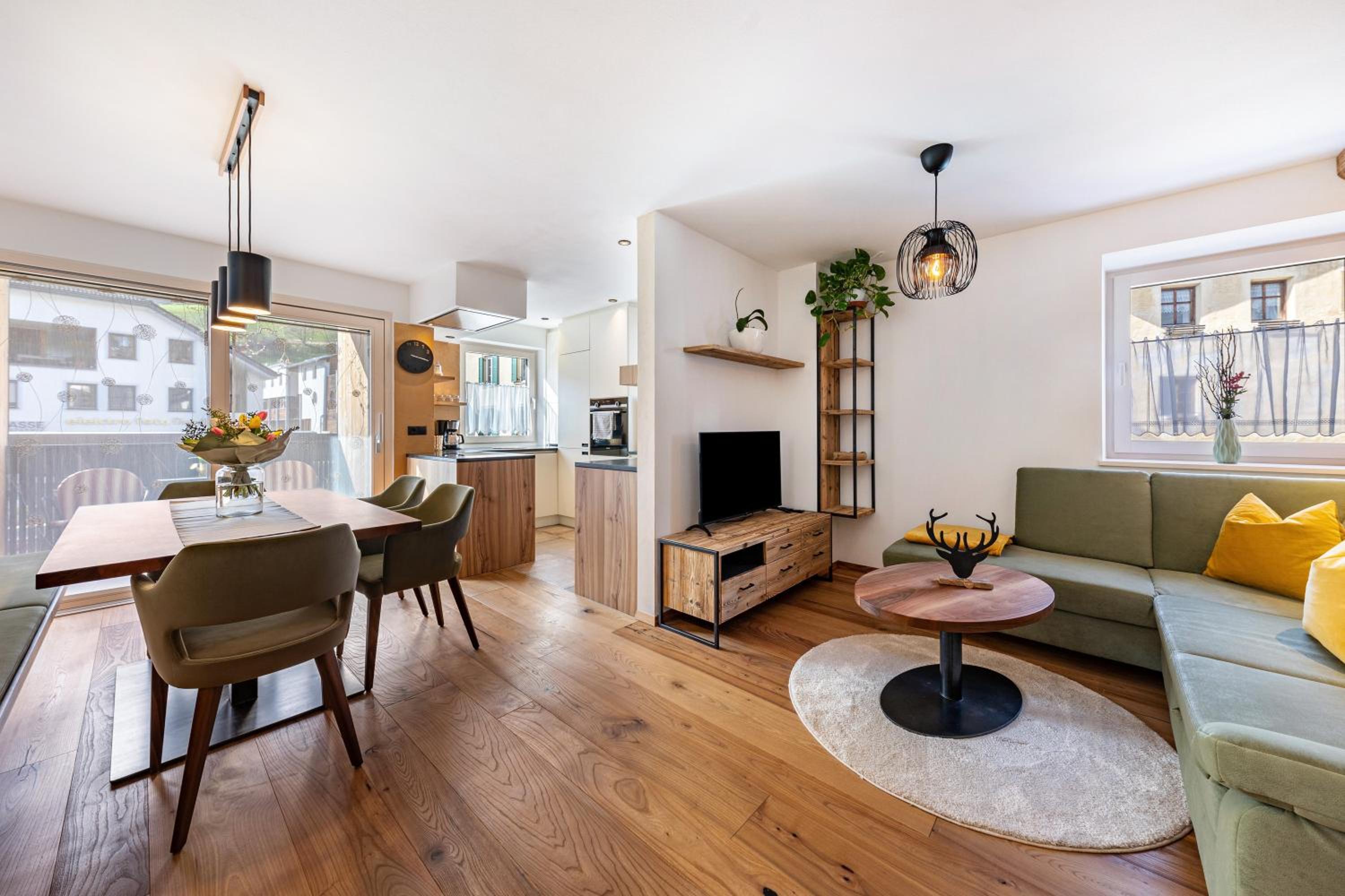 Two-Bedroom Deluxe Apartment with Balcony photo 1