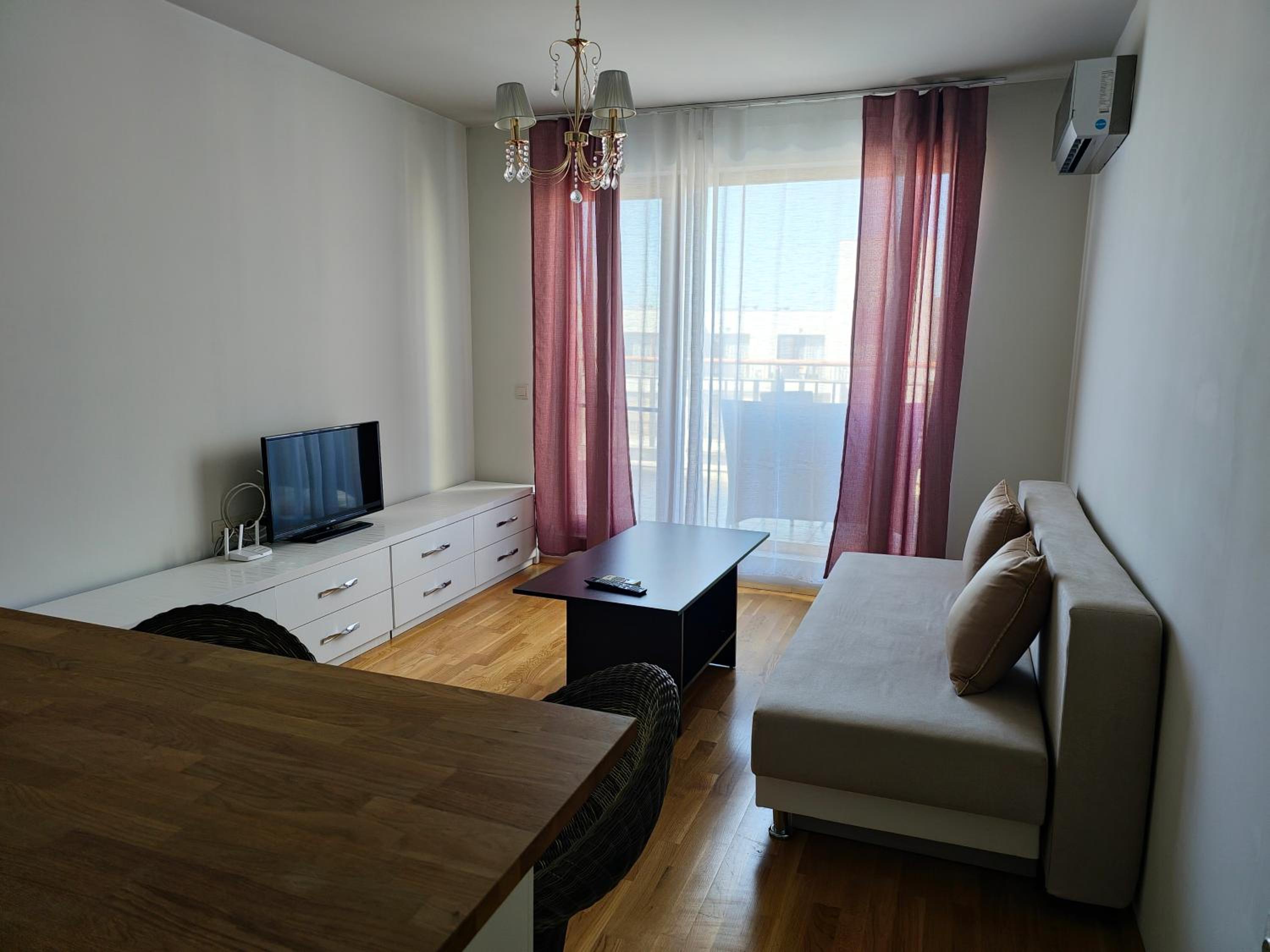 Apartment with Pool View 