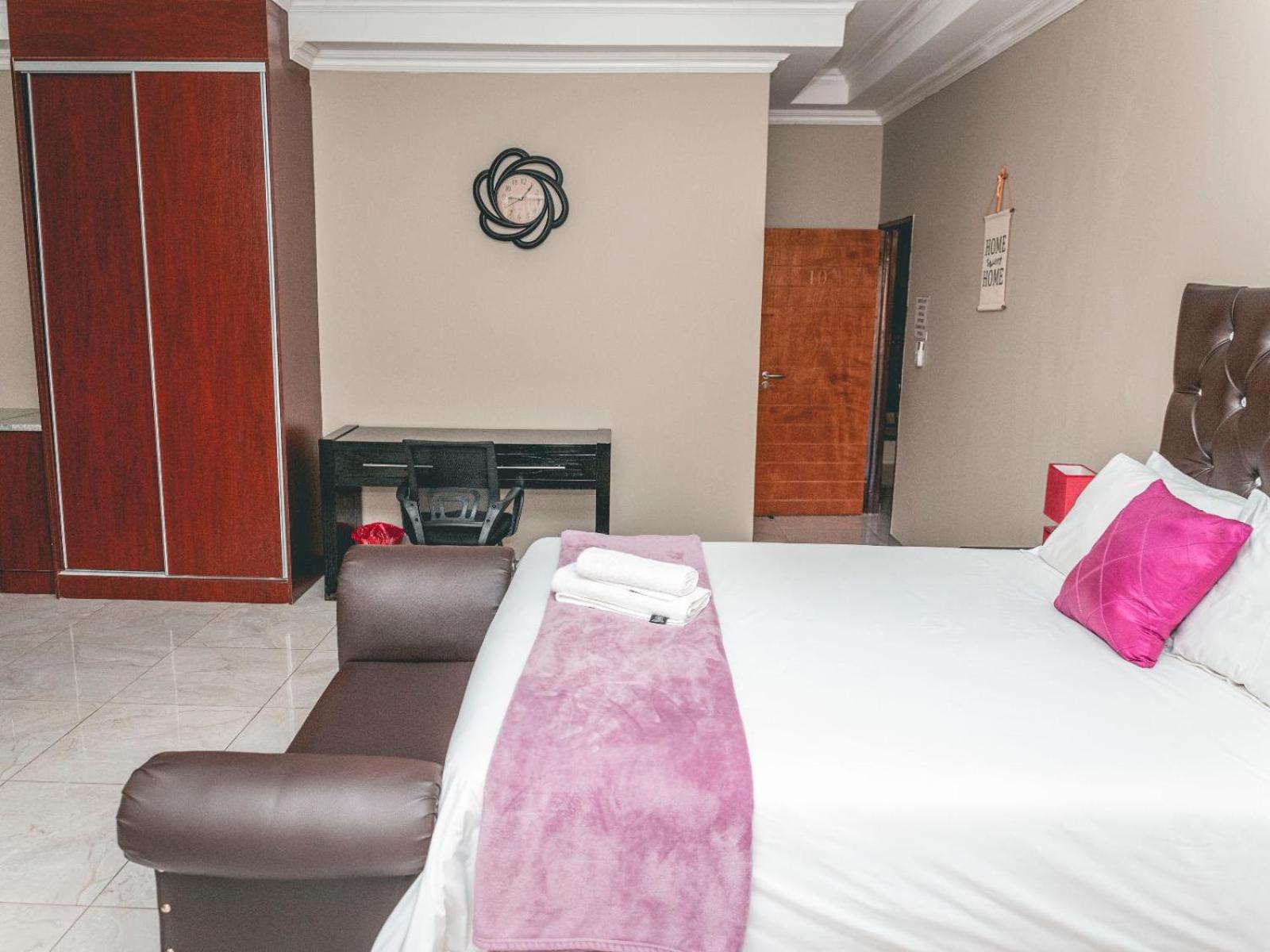 Executive Suite - Photo 9