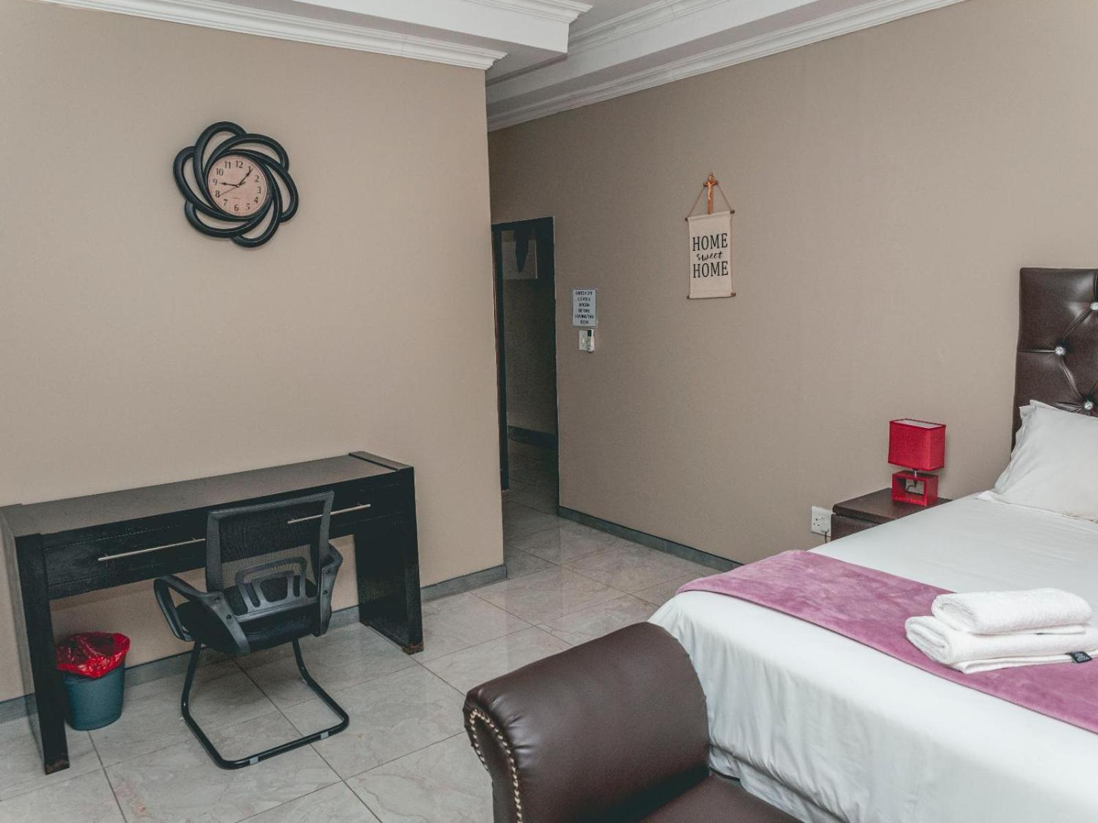 Executive Suite - Photo 12
