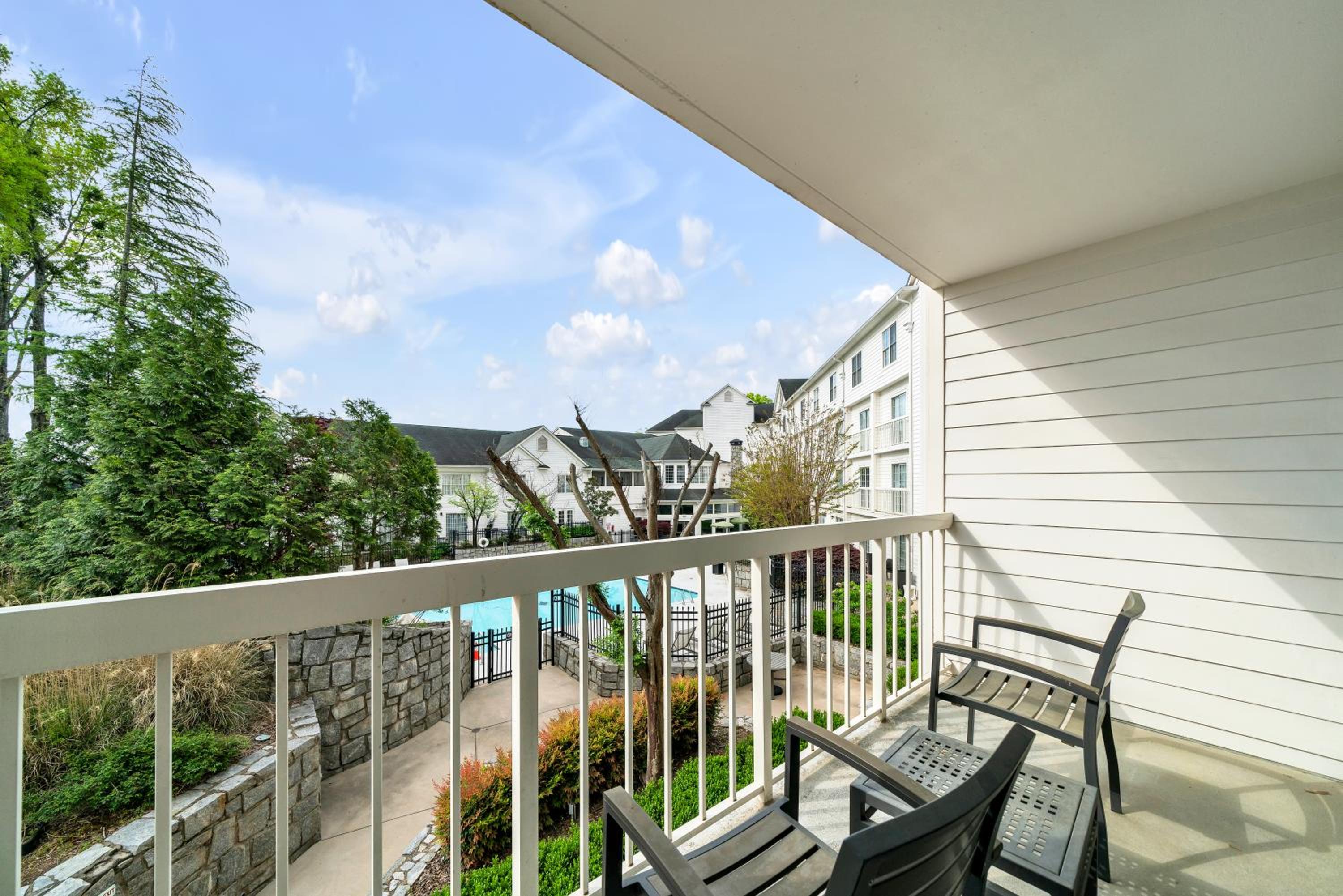 Standard King Room with Balcony - Photo 14