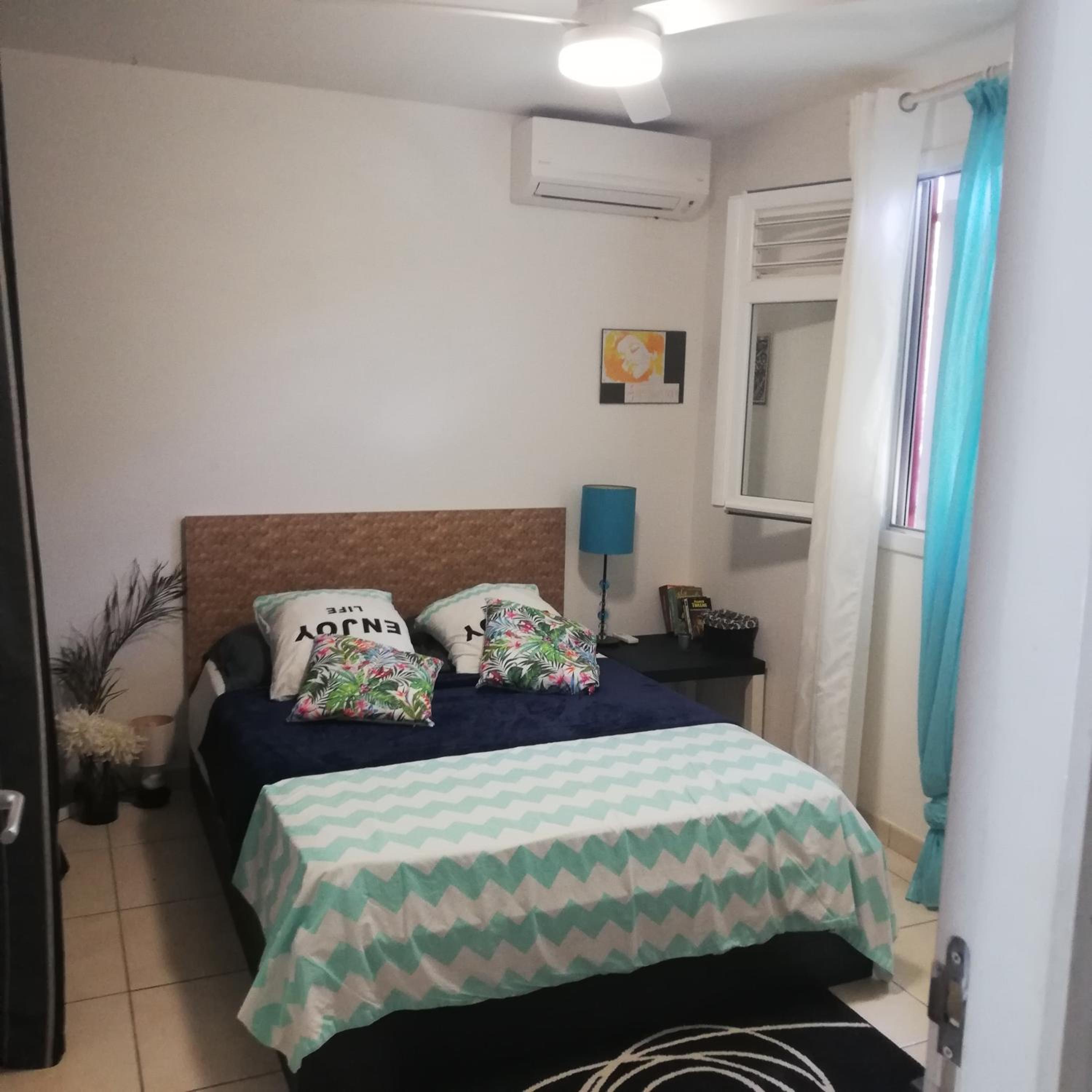 Three-Bedroom House photo 3