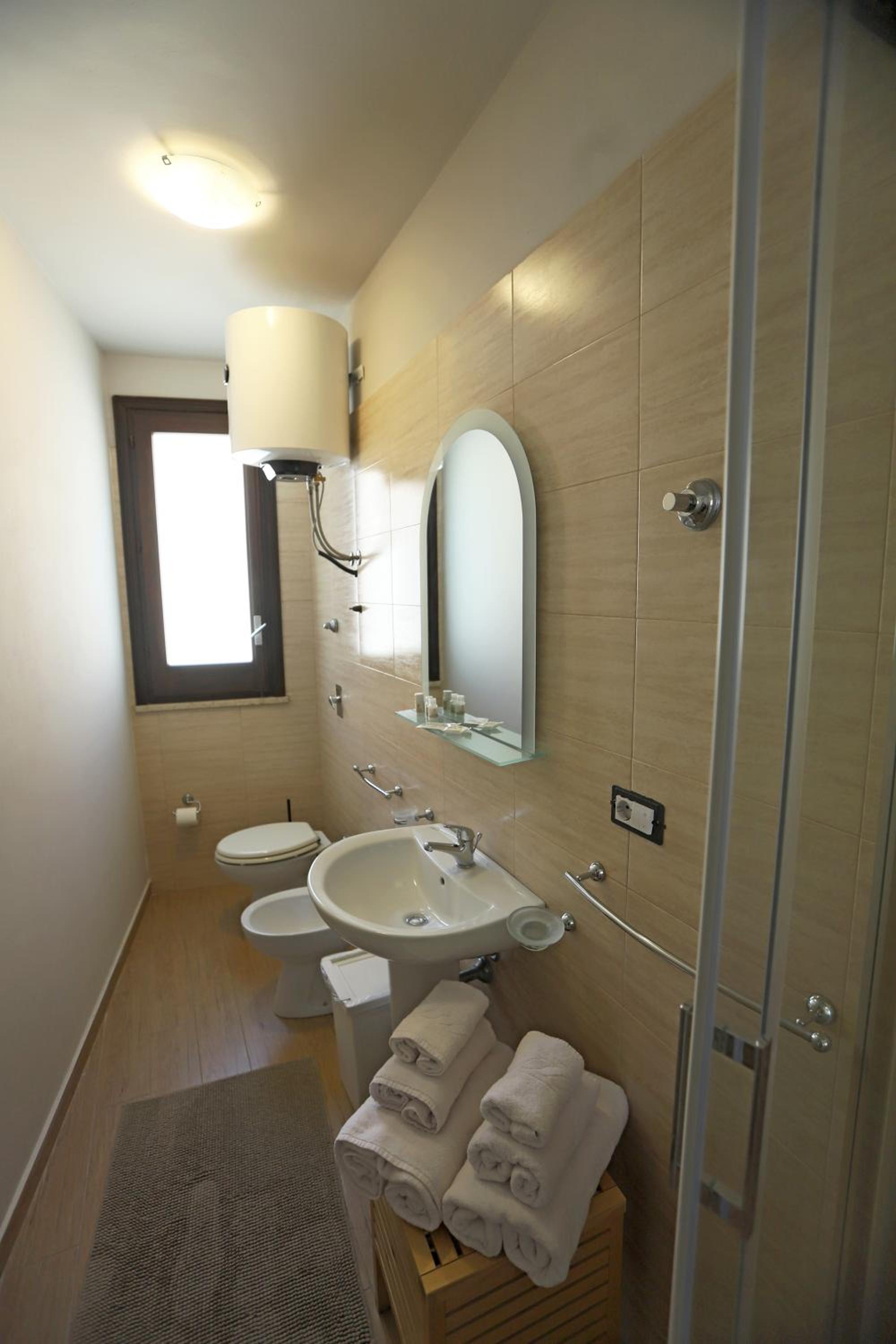 Double Room - Photo 7