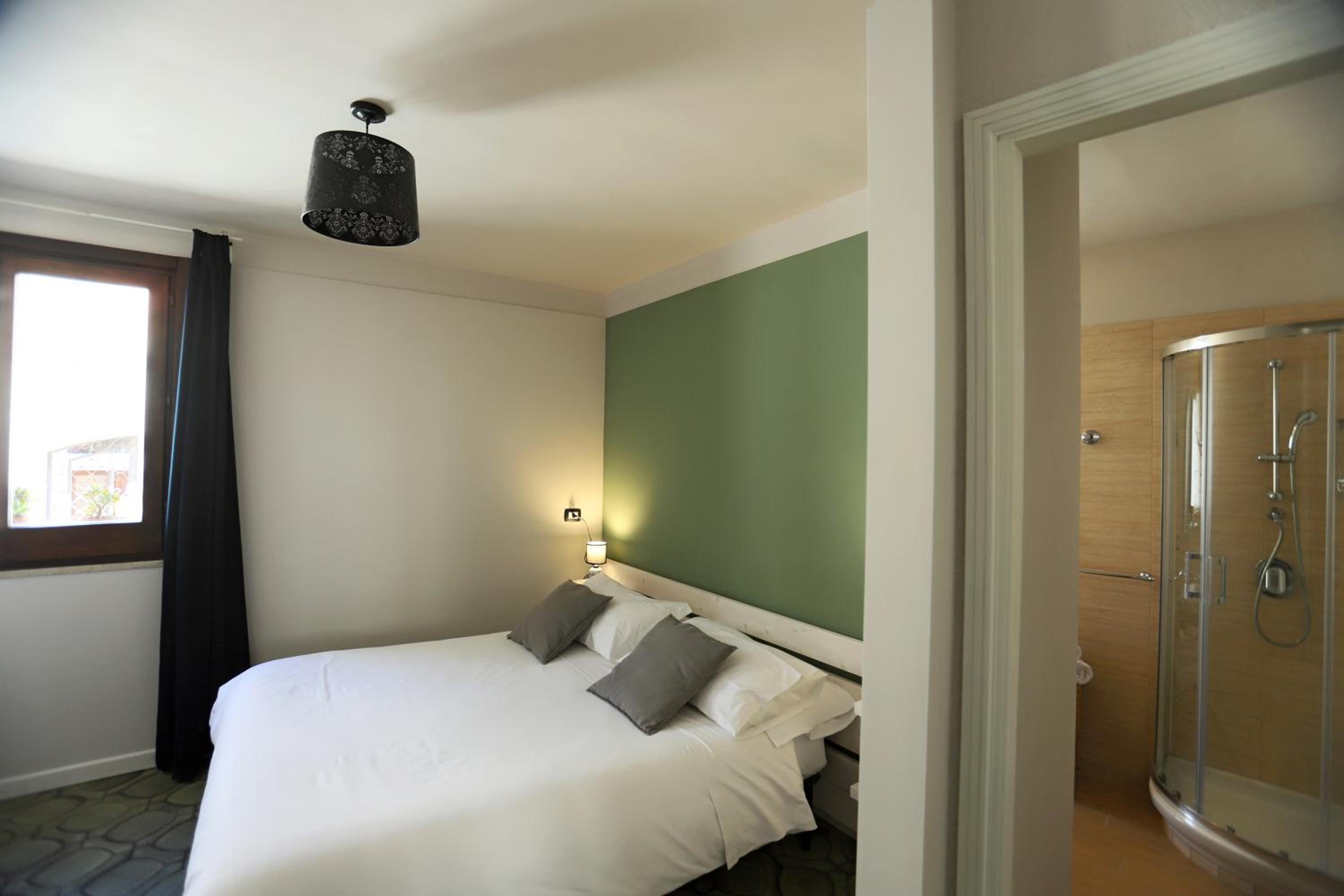 Double Room - Photo 6