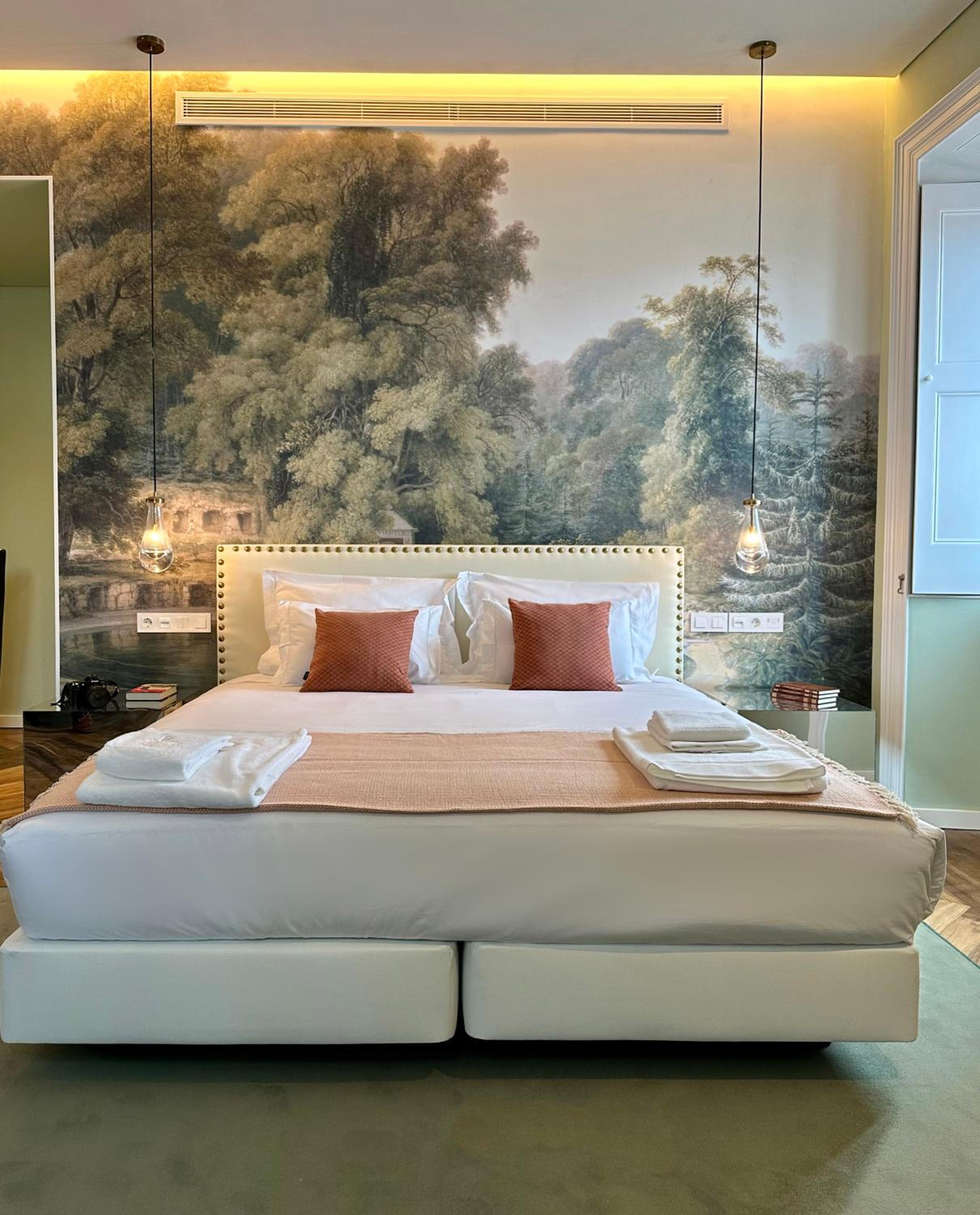 Deluxe Room - Photo 12