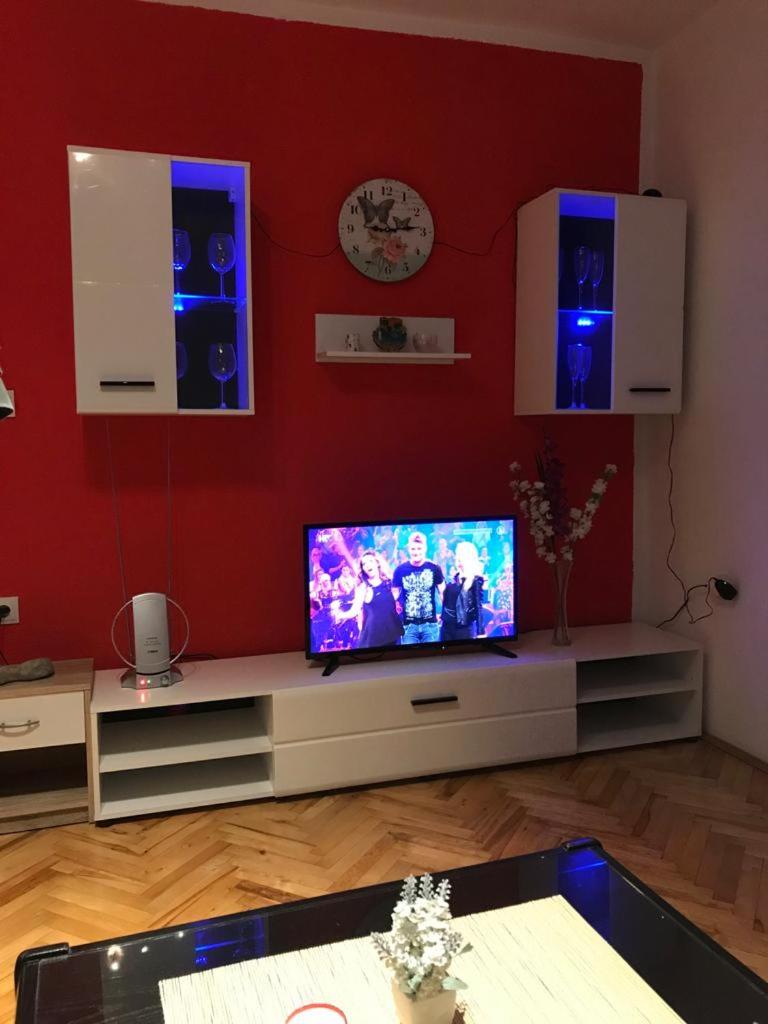 Two-Bedroom Apartment - Photo 5