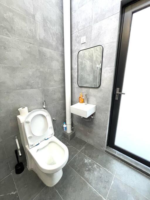 Four-Bedroom House photo 2