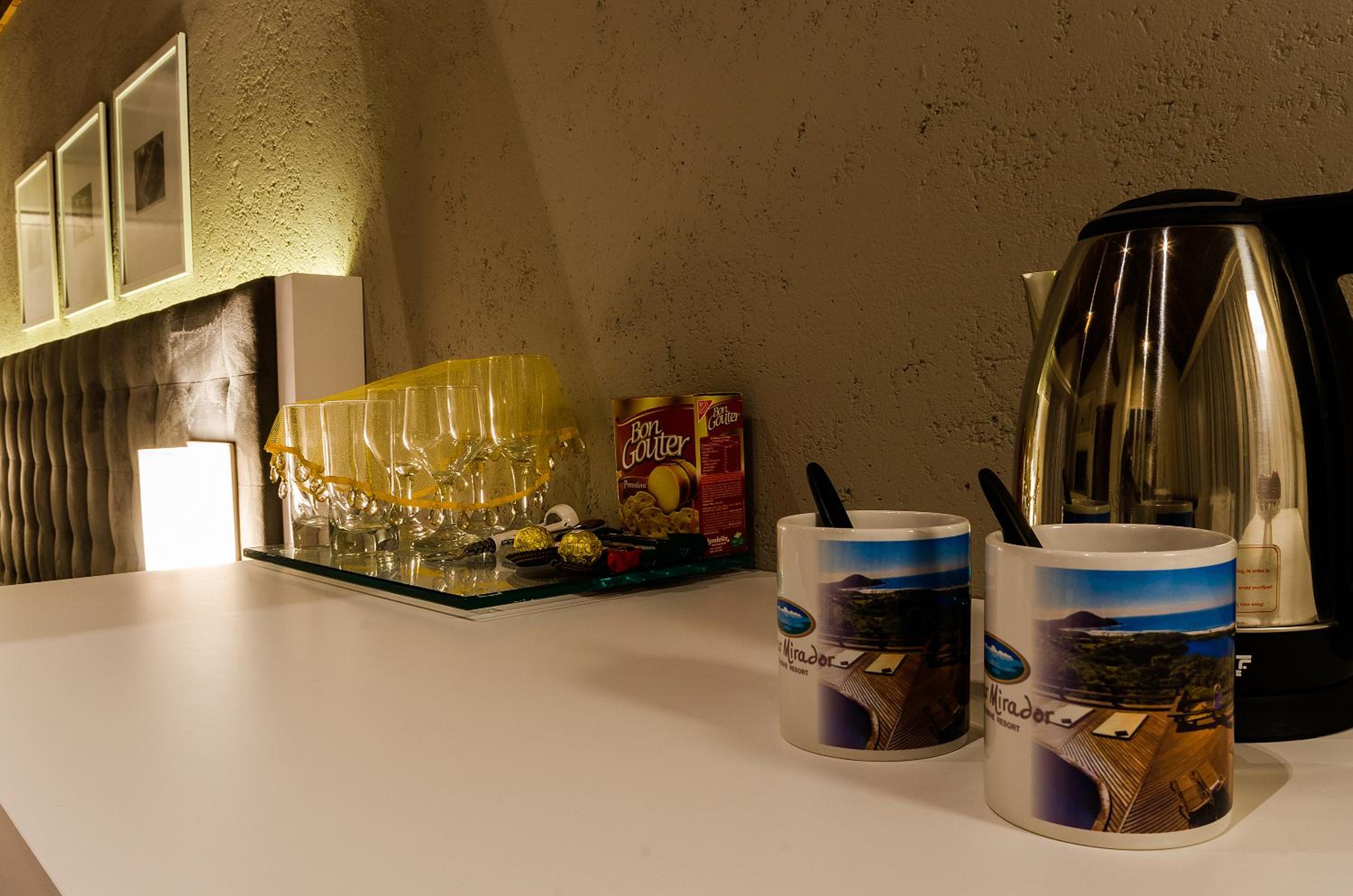 Suite - Photo 14