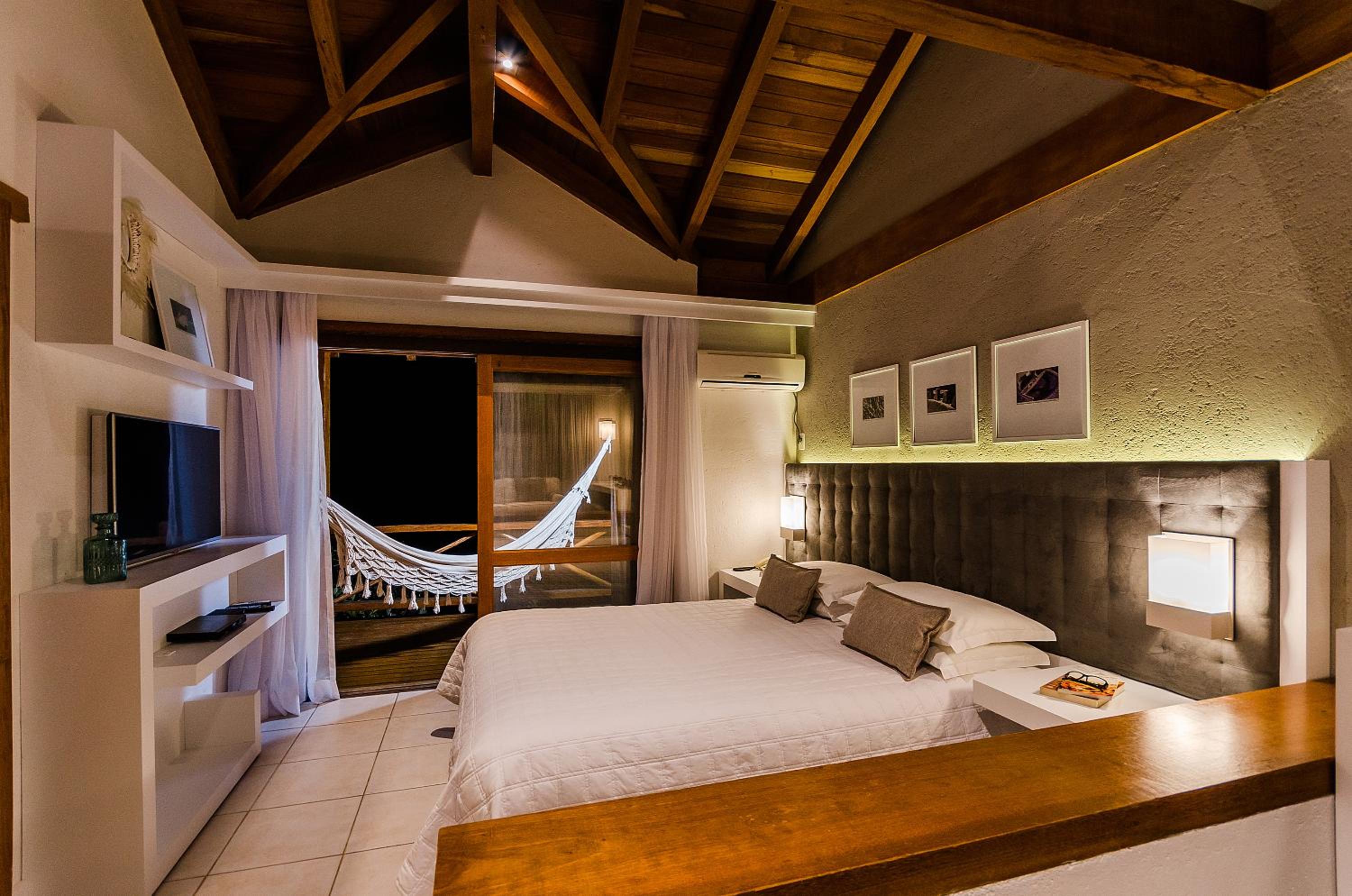 Suite - Photo 17