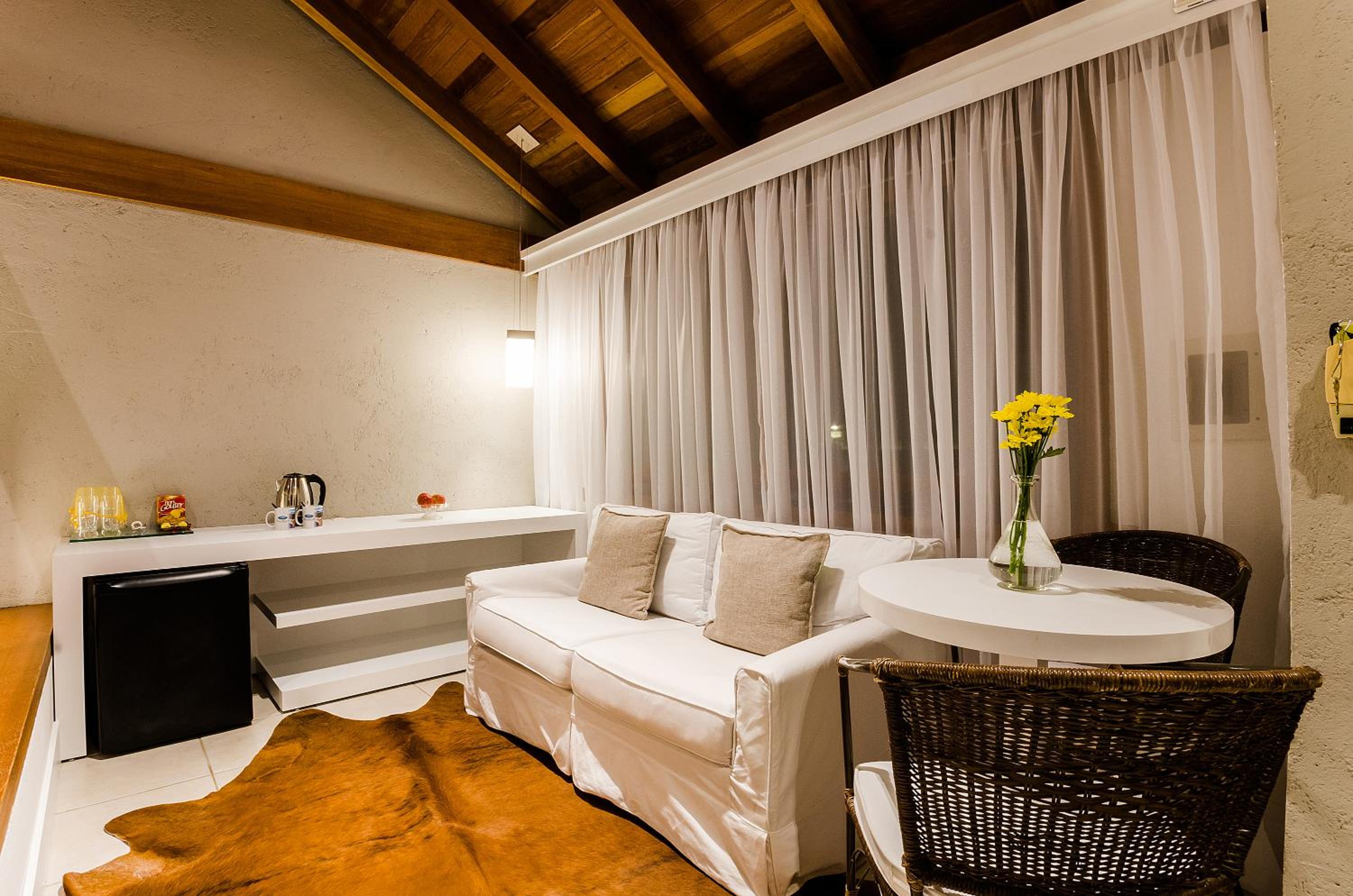Suite - Photo 16