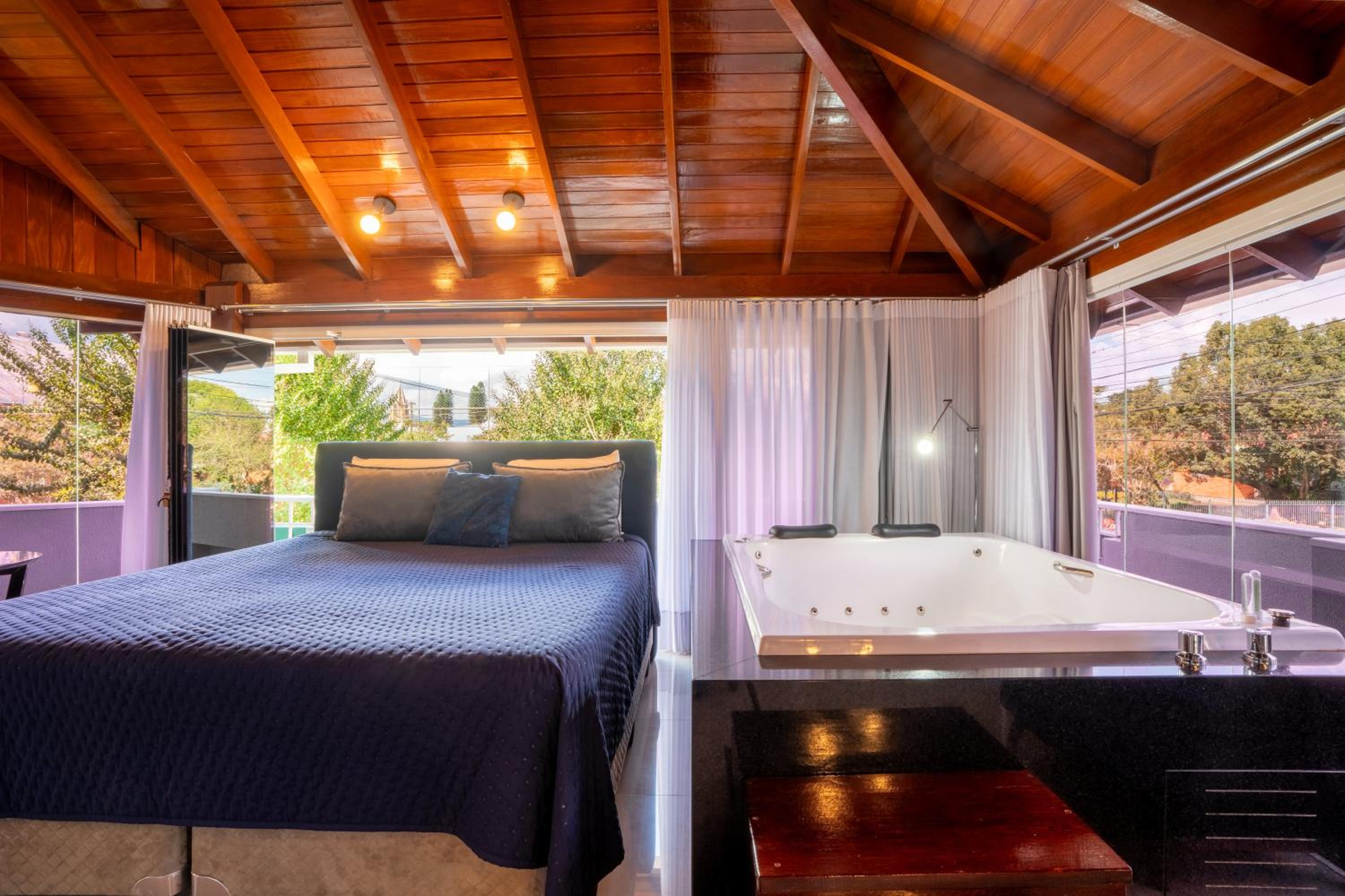 Deluxe Double Room with Bath - Photo 15