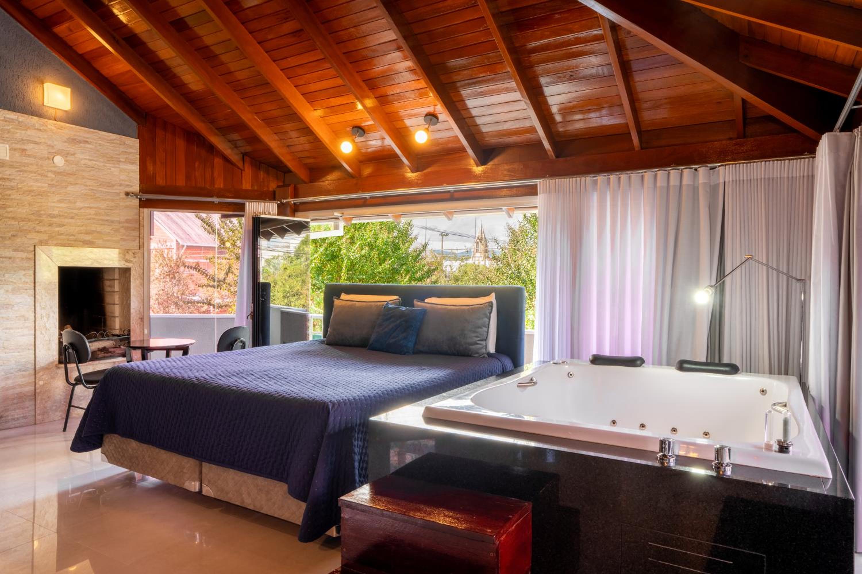 Deluxe Double Room with Bath - Photo 1