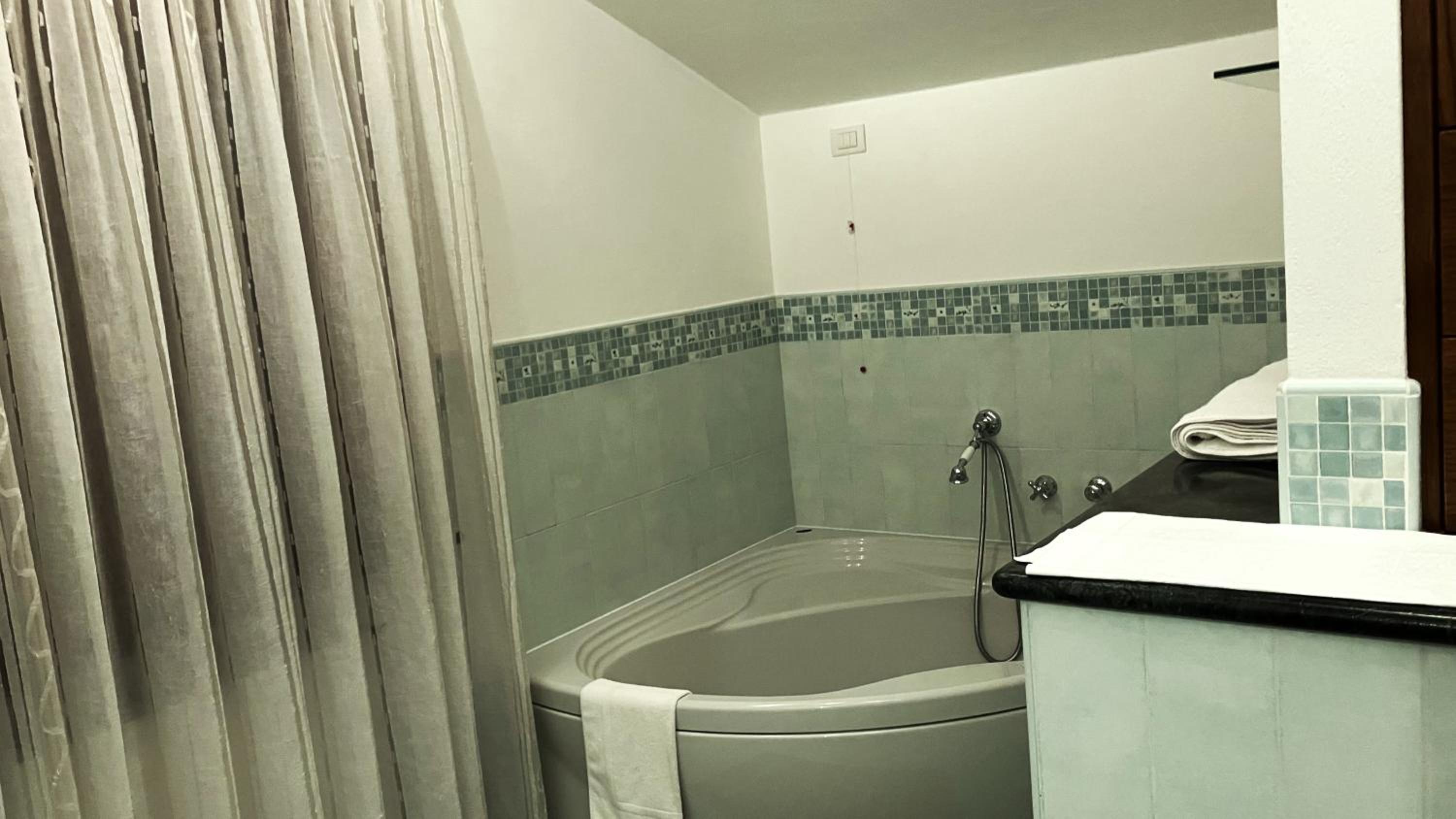 Double Room with Mountain View - Photo 8