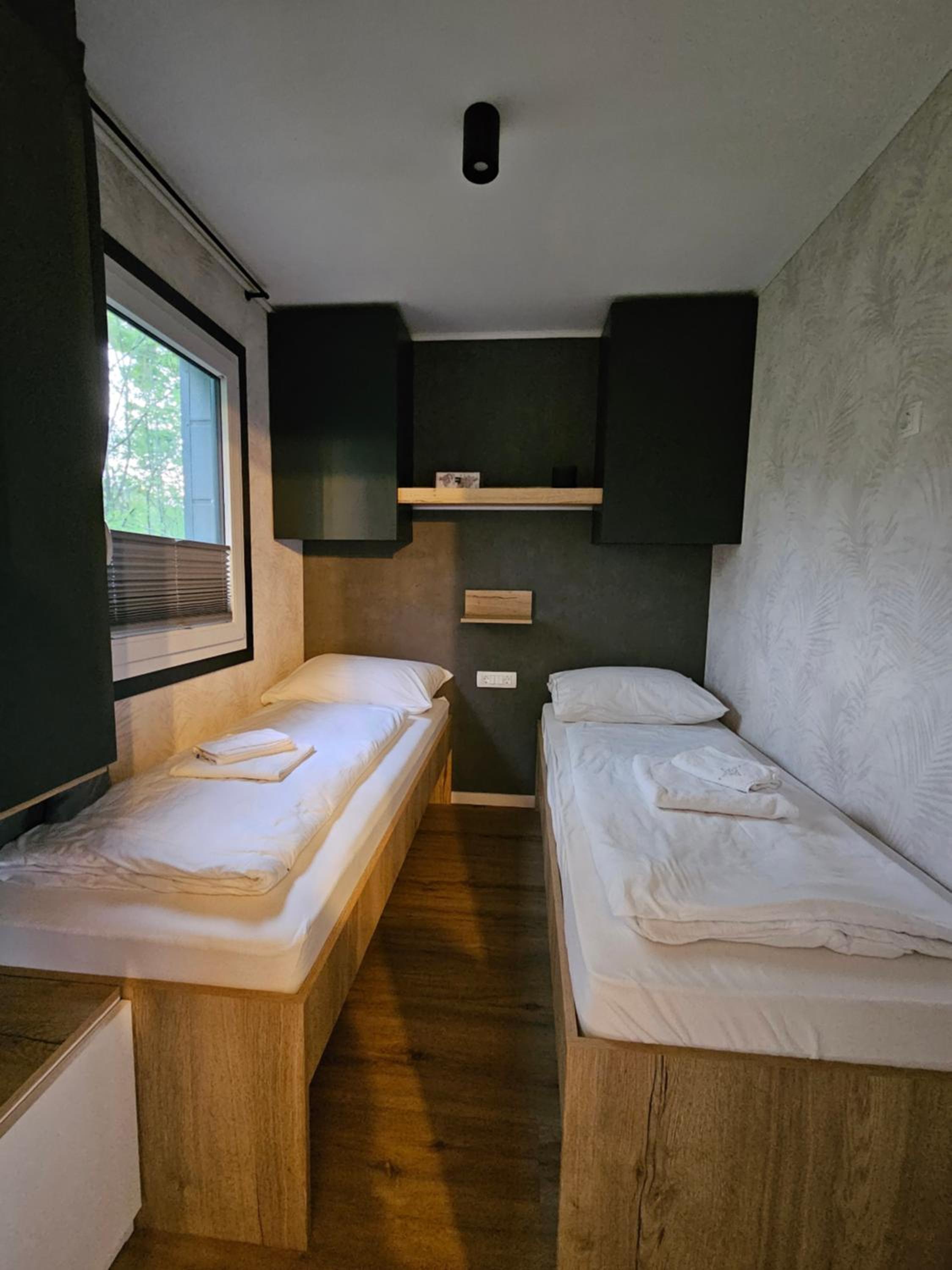 Mobile Home - Photo 13