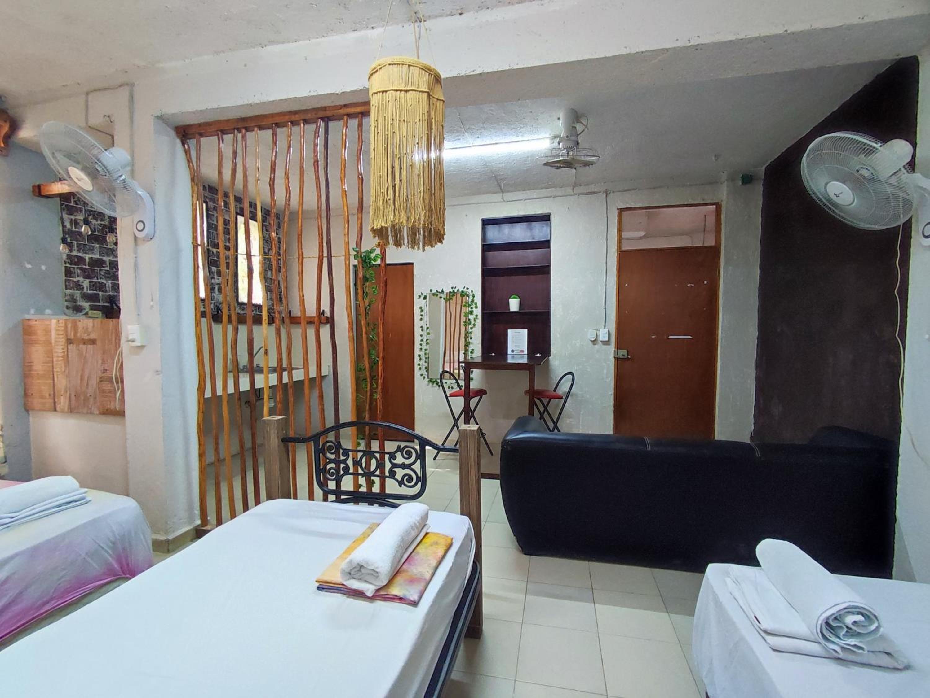 Family Room with Private Bathroom photo 3