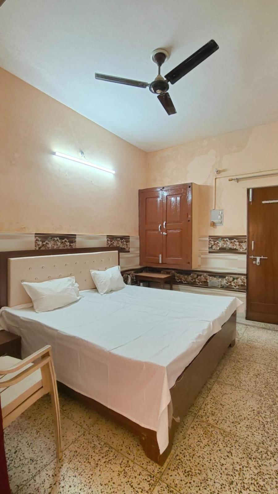 Budget Double Room photo 3