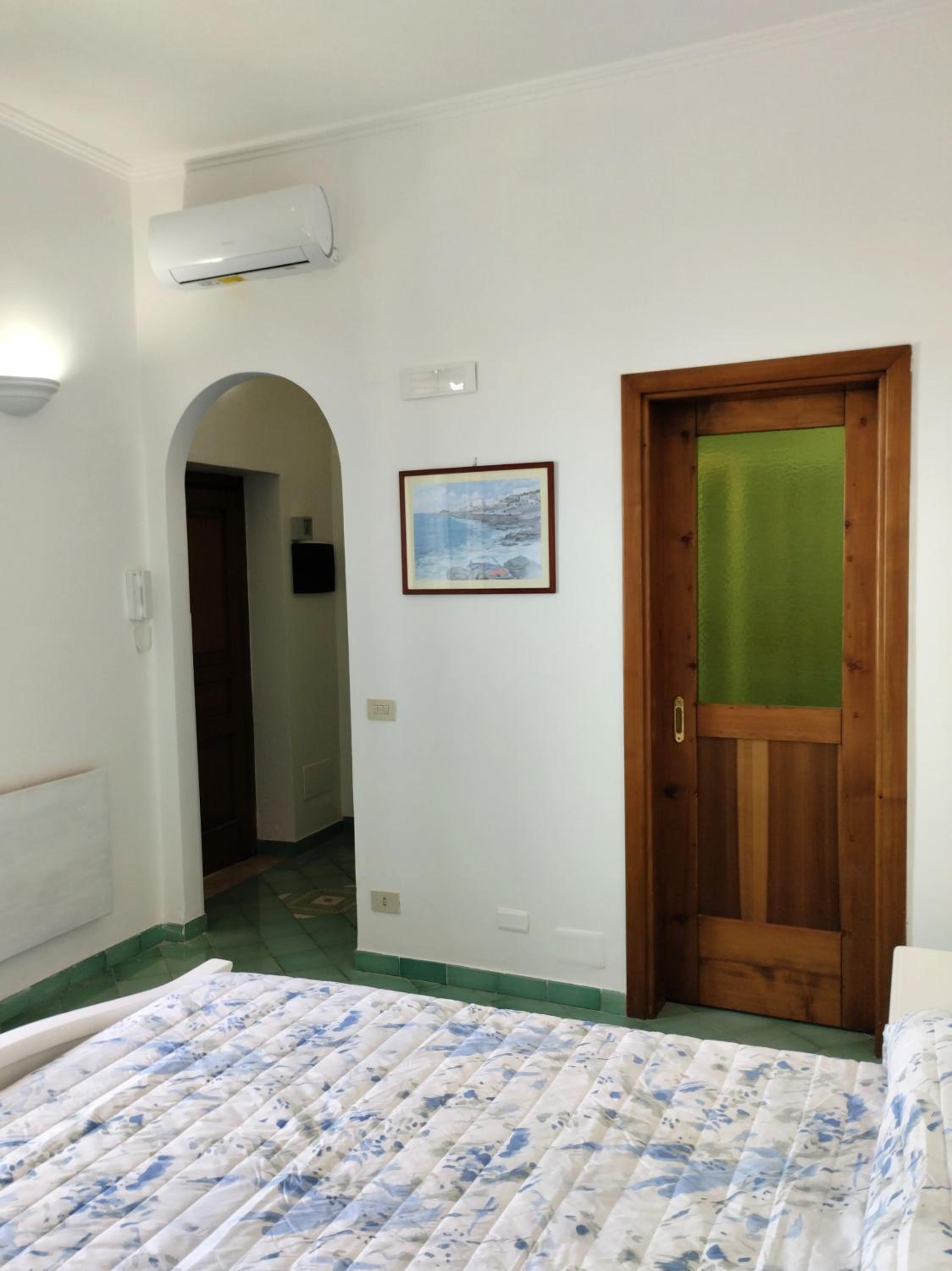 One-Bedroom Apartment photo 3