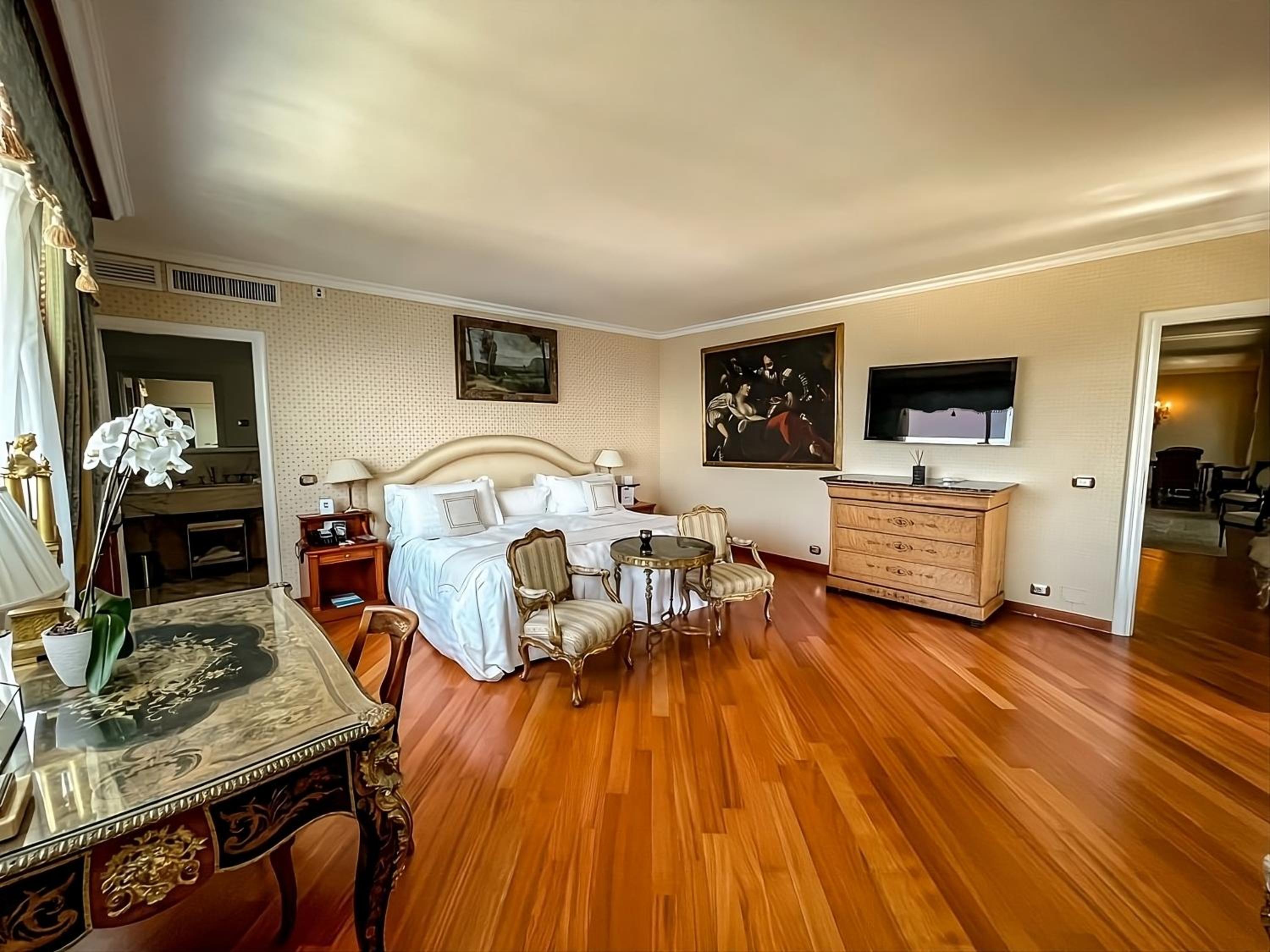 Presidential Suite photo 1