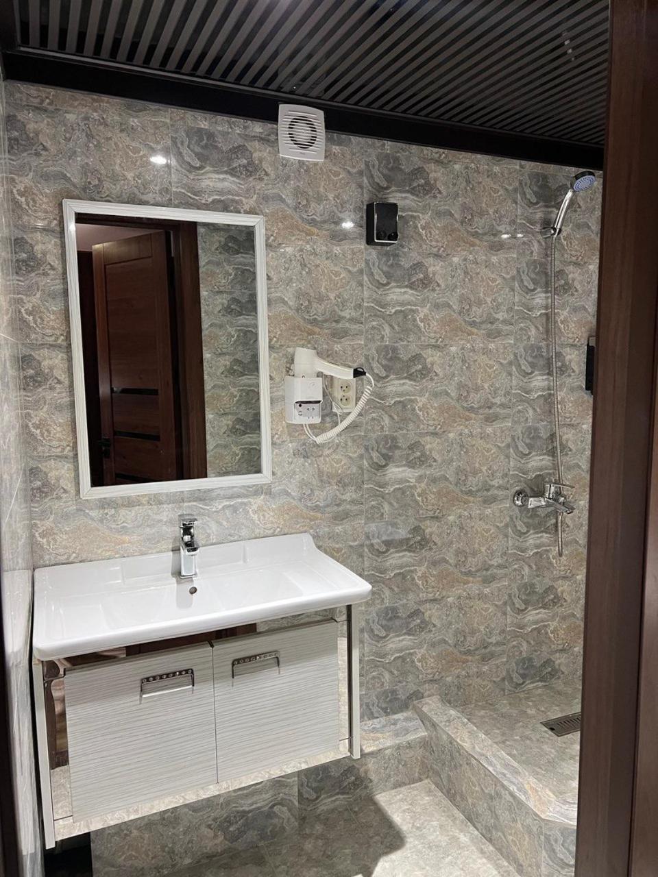 Twin Room with City View photo 2