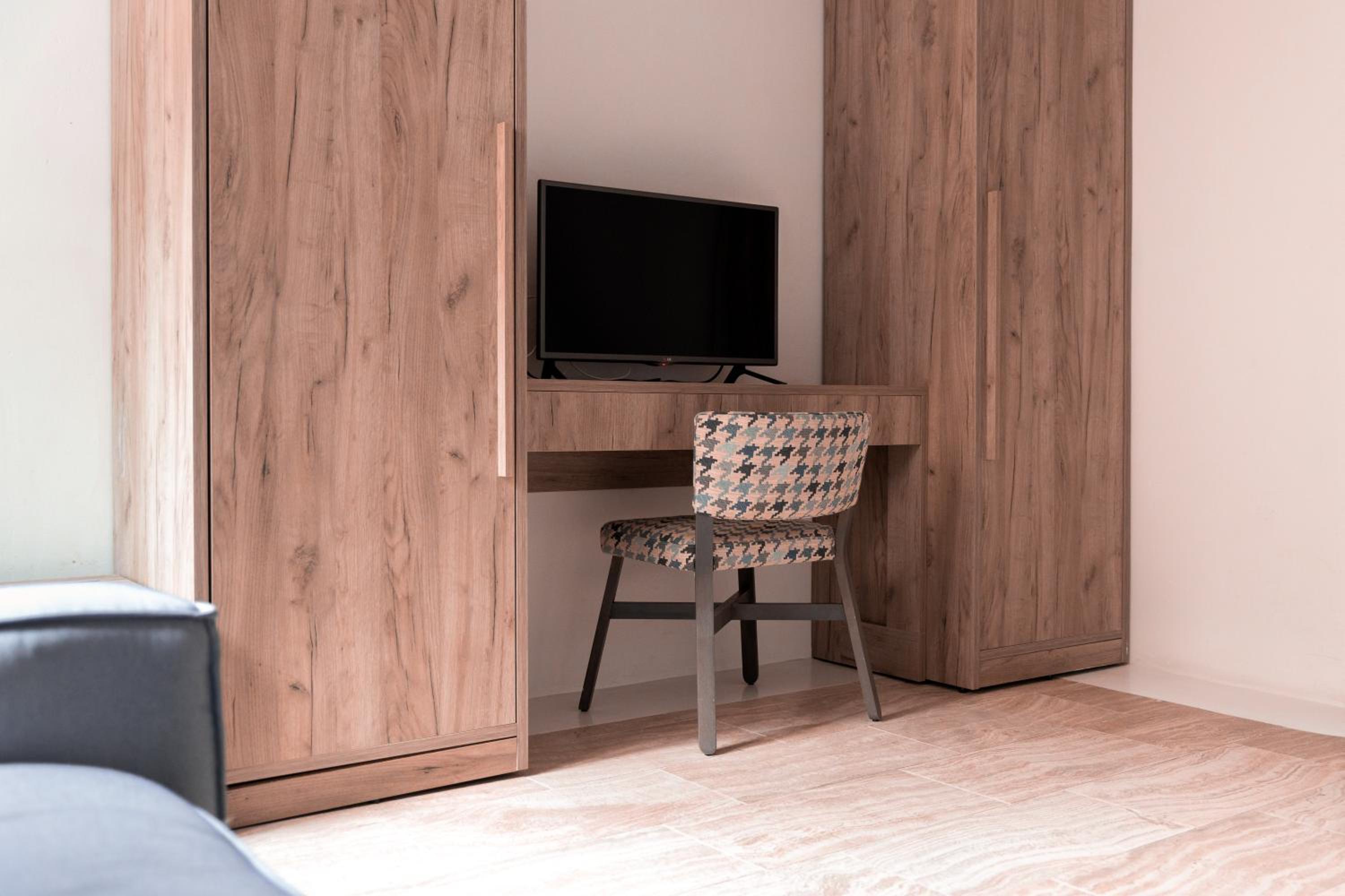 Two-Bedroom Suite - Photo 6