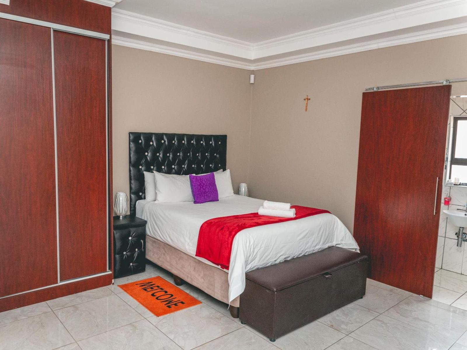Executive Suite - Photo 15