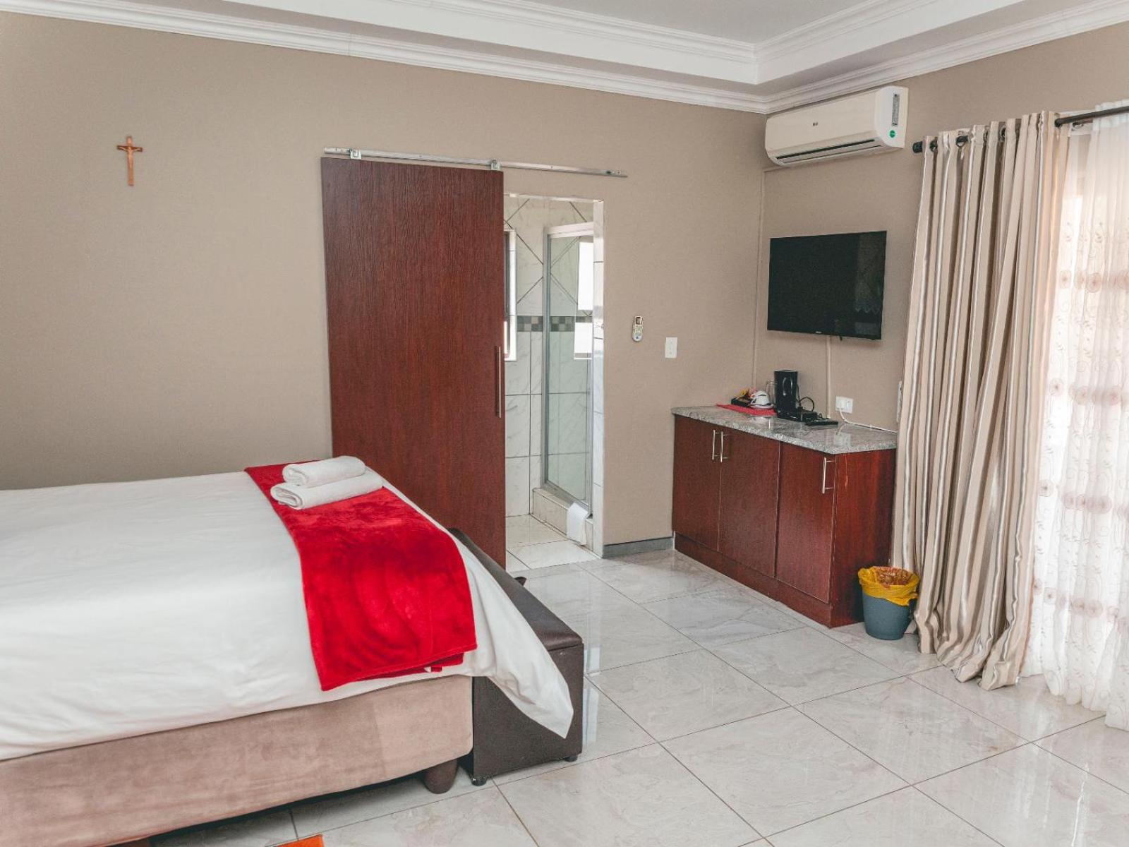 Executive Suite - Photo 4