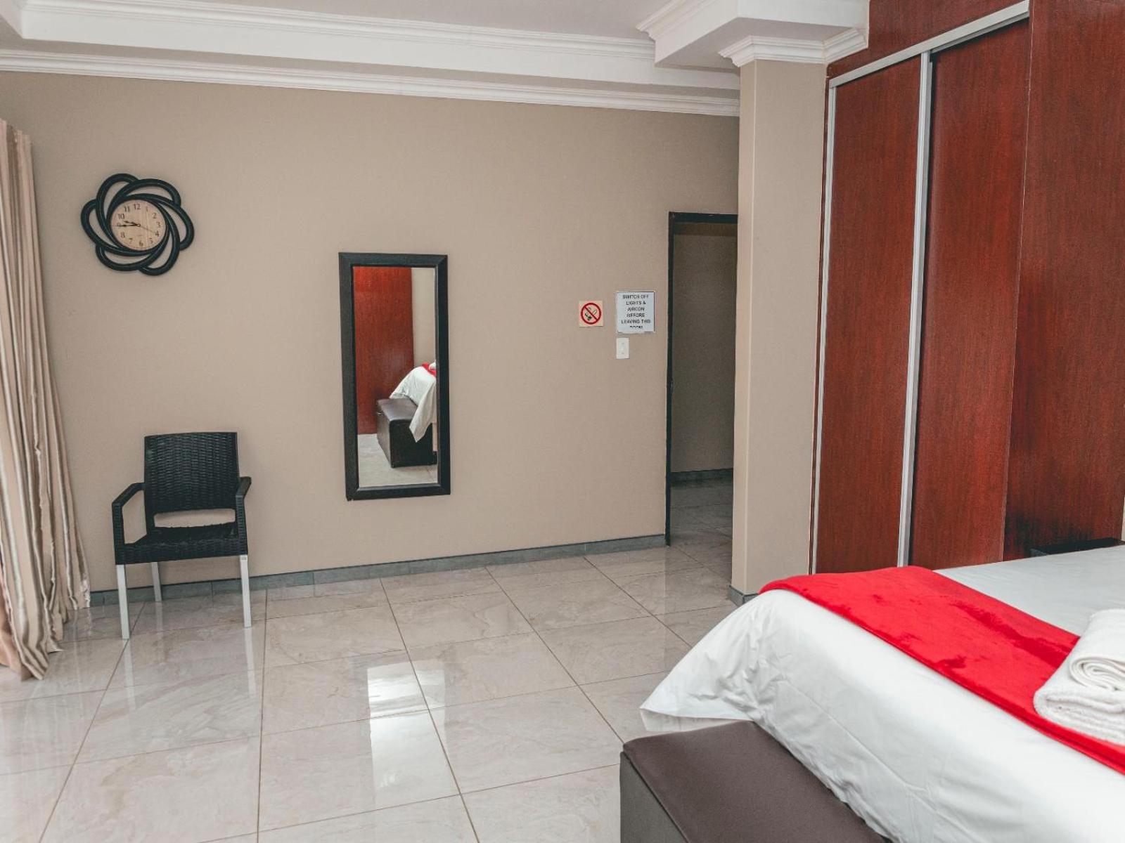Executive Suite - Photo 5
